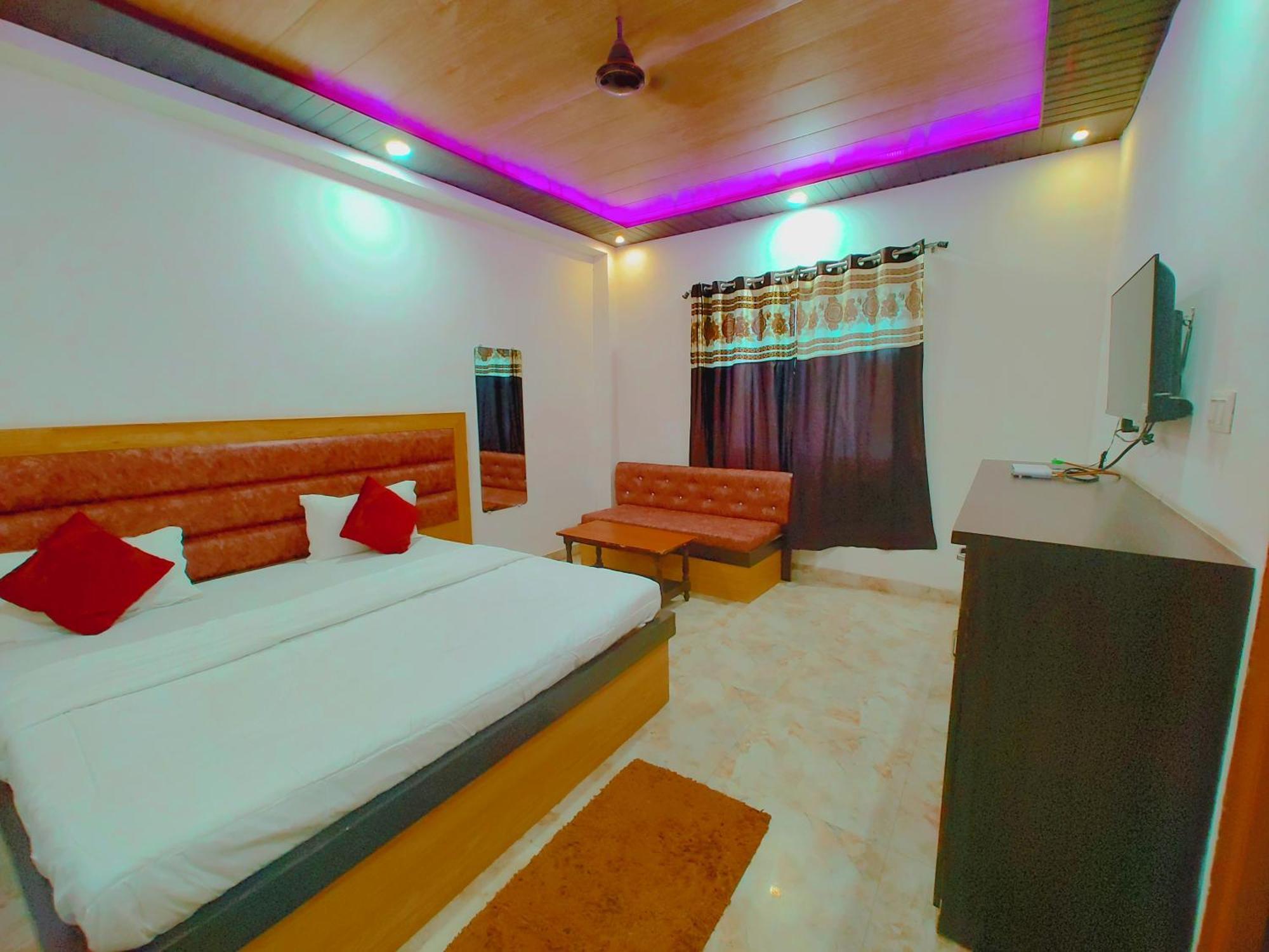 Elegance And Banquet Hotel