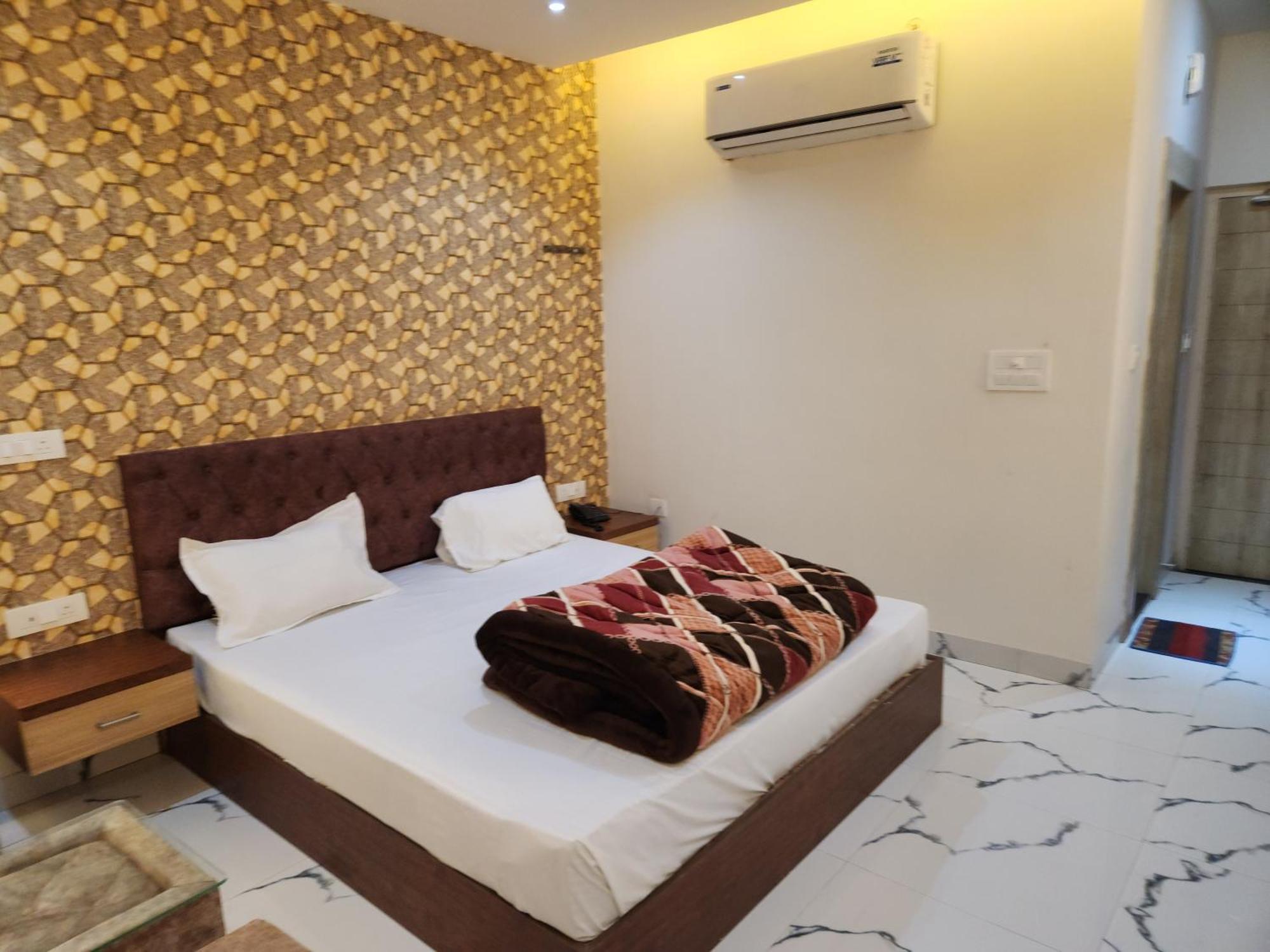 Hotel Rbs & Restaurant 5 Mint Walking Distance From Ram Janam Bhumi