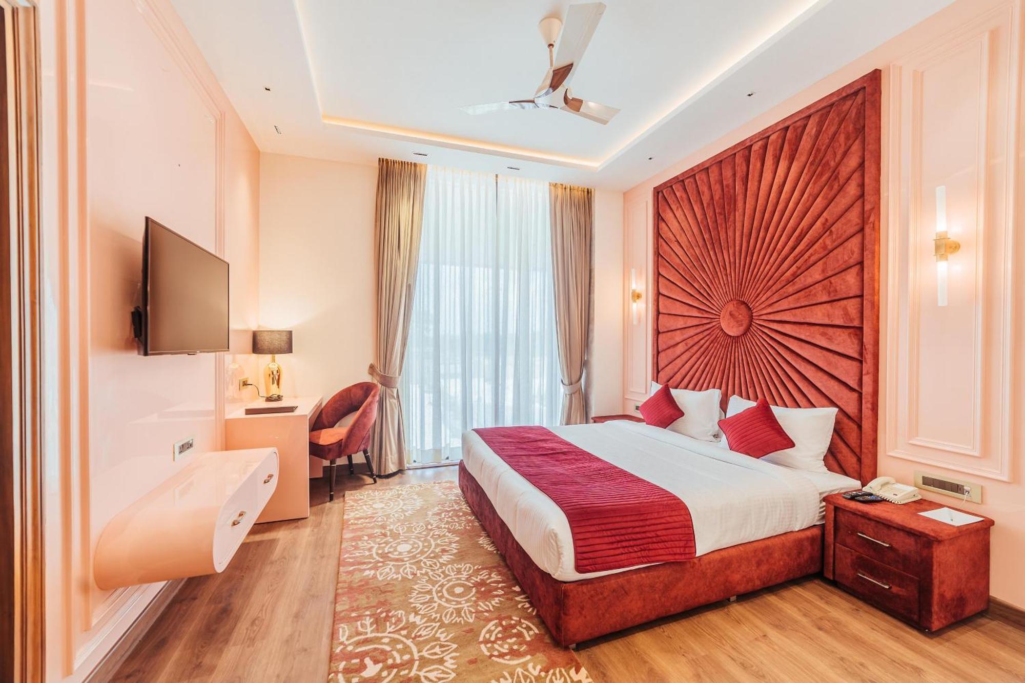 Hotel The Ramayana Hotel,