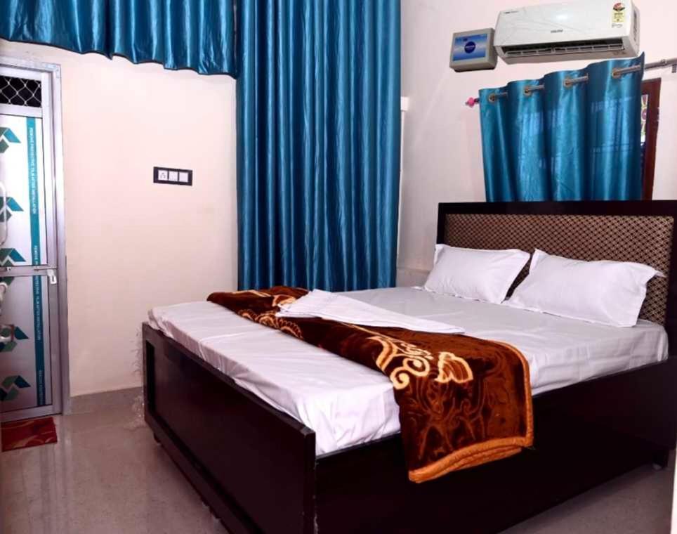 Oyo Om Shanti Palace Apartment