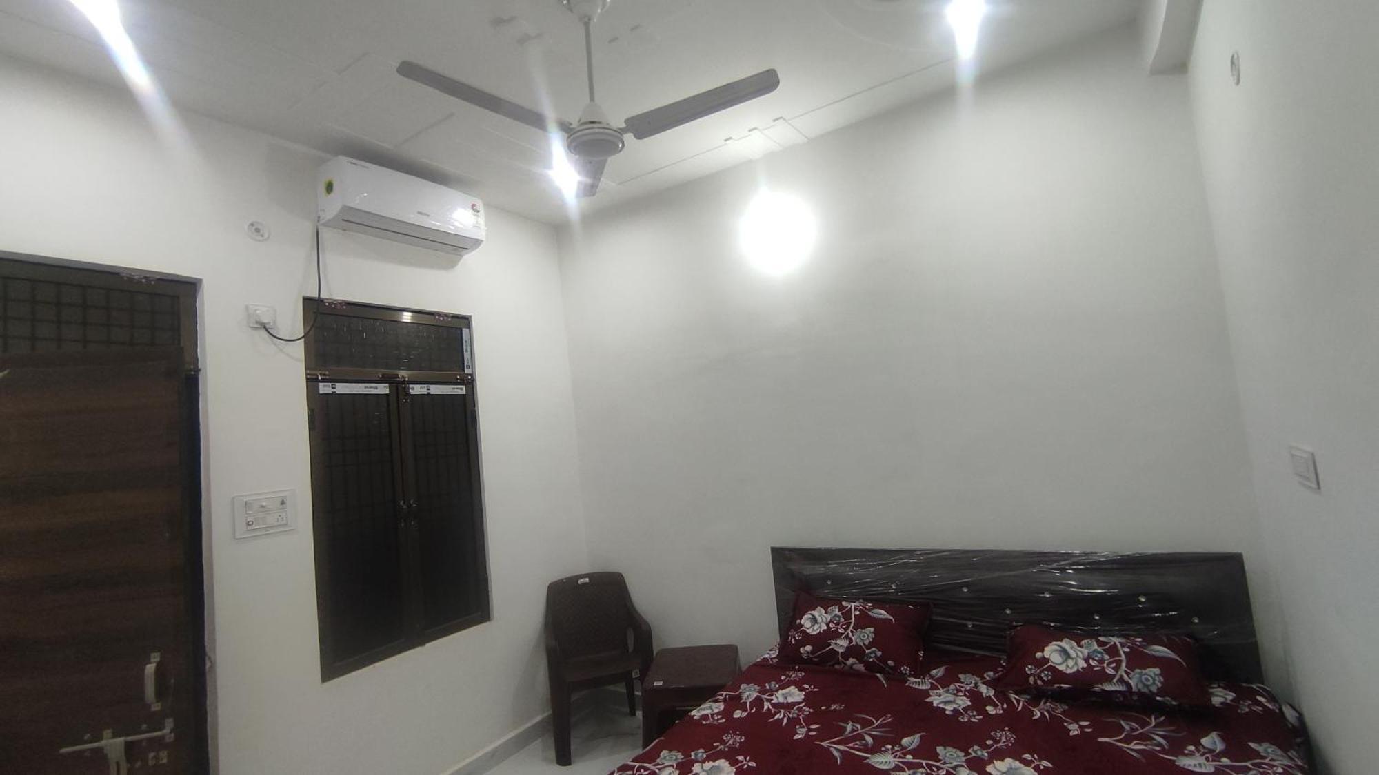 Shanti And Restaurant Just 1500 Meter Sri Ram Mandir Near Dham Station Ayodhya