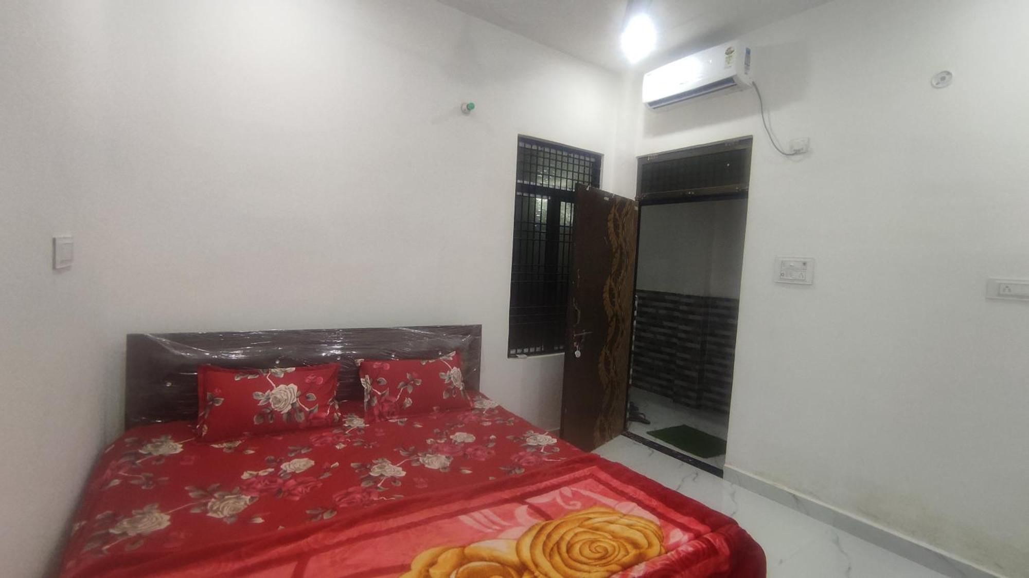 Shanti And Restaurant Just 1500 Meter Sri Ram Mandir Near Dham Station Ayodhya