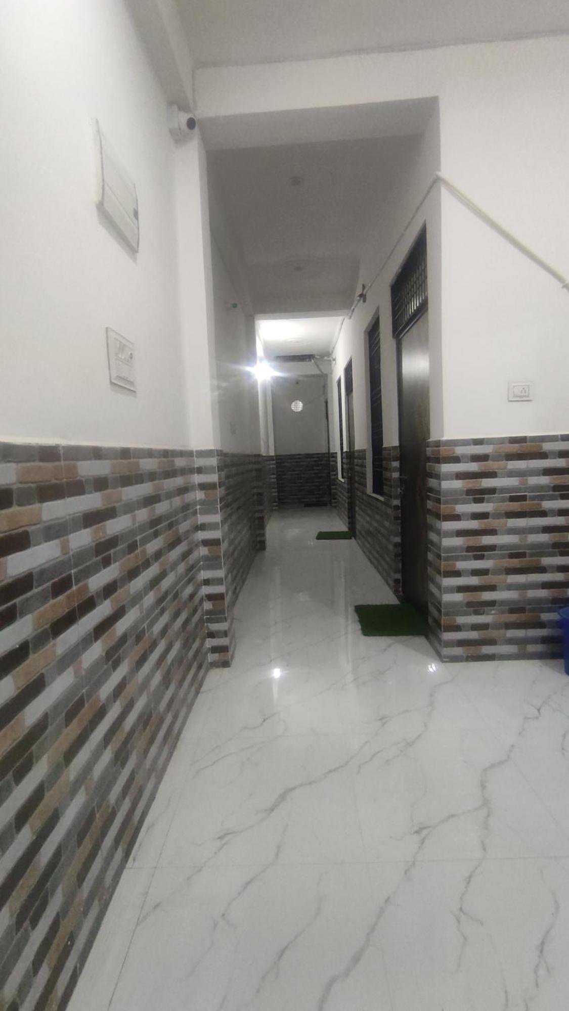Homestay Shanti And Restaurant Just 1500 Meter Sri Ram Mandir Near Dham Station