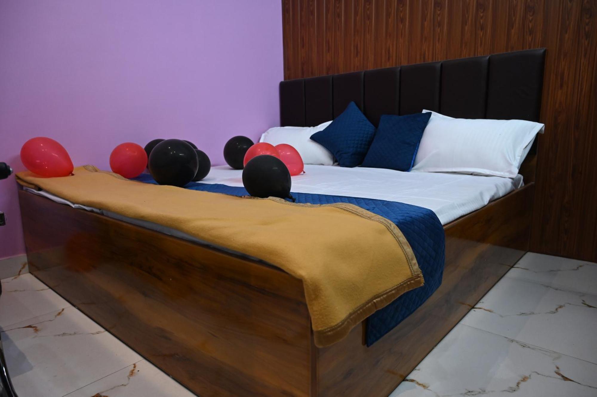 Hotel Paying Guest