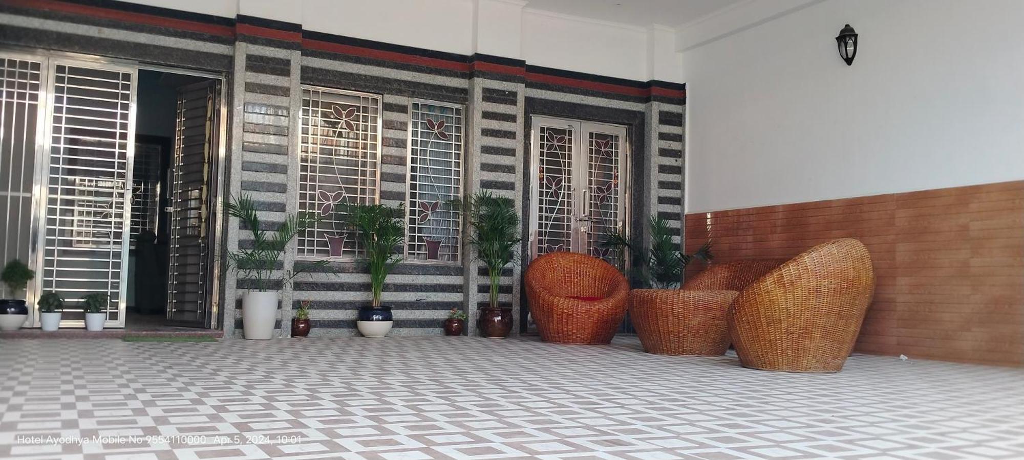 Hotel Paying Guest 2*