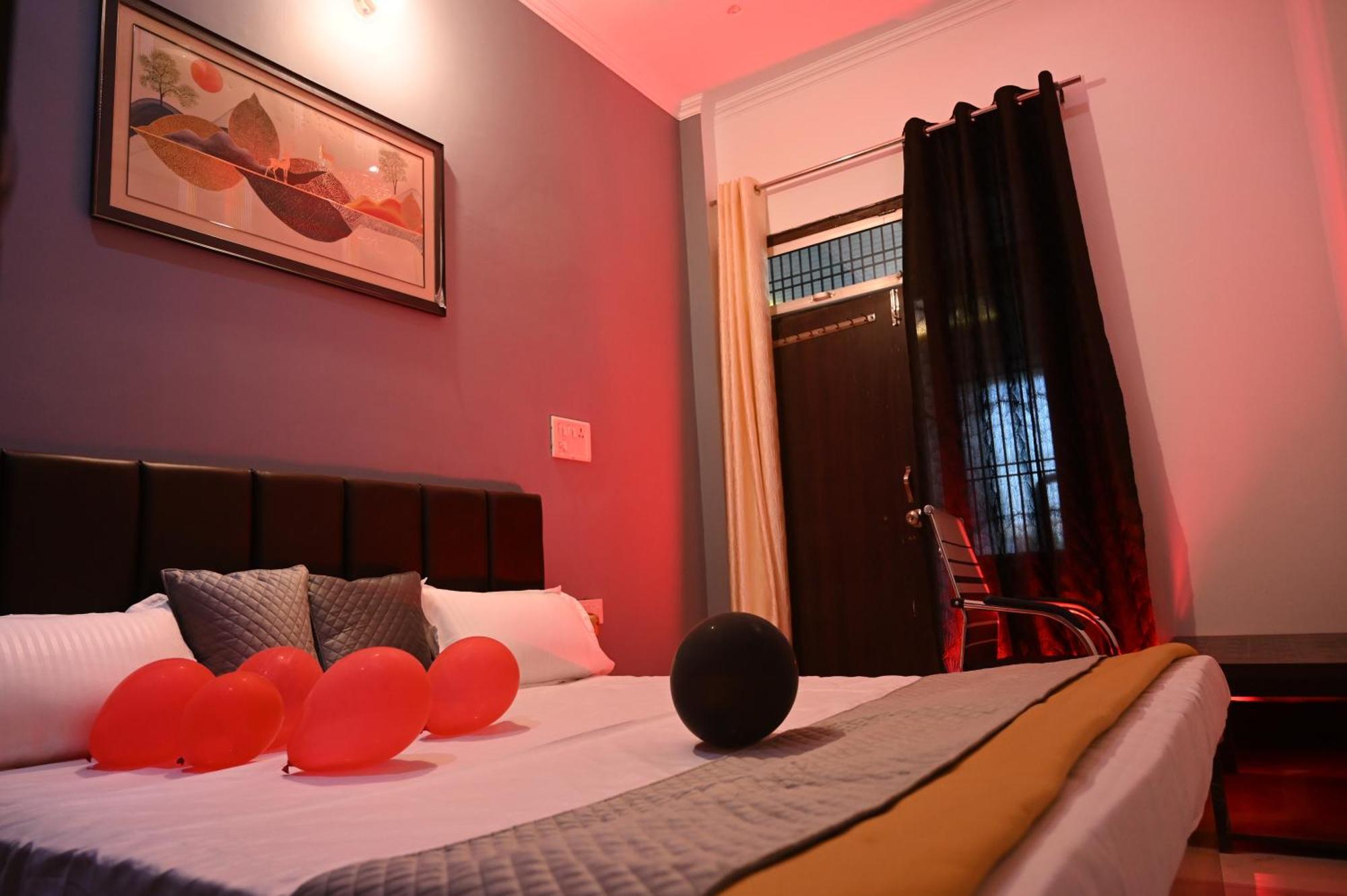 Hotel Paying Guest