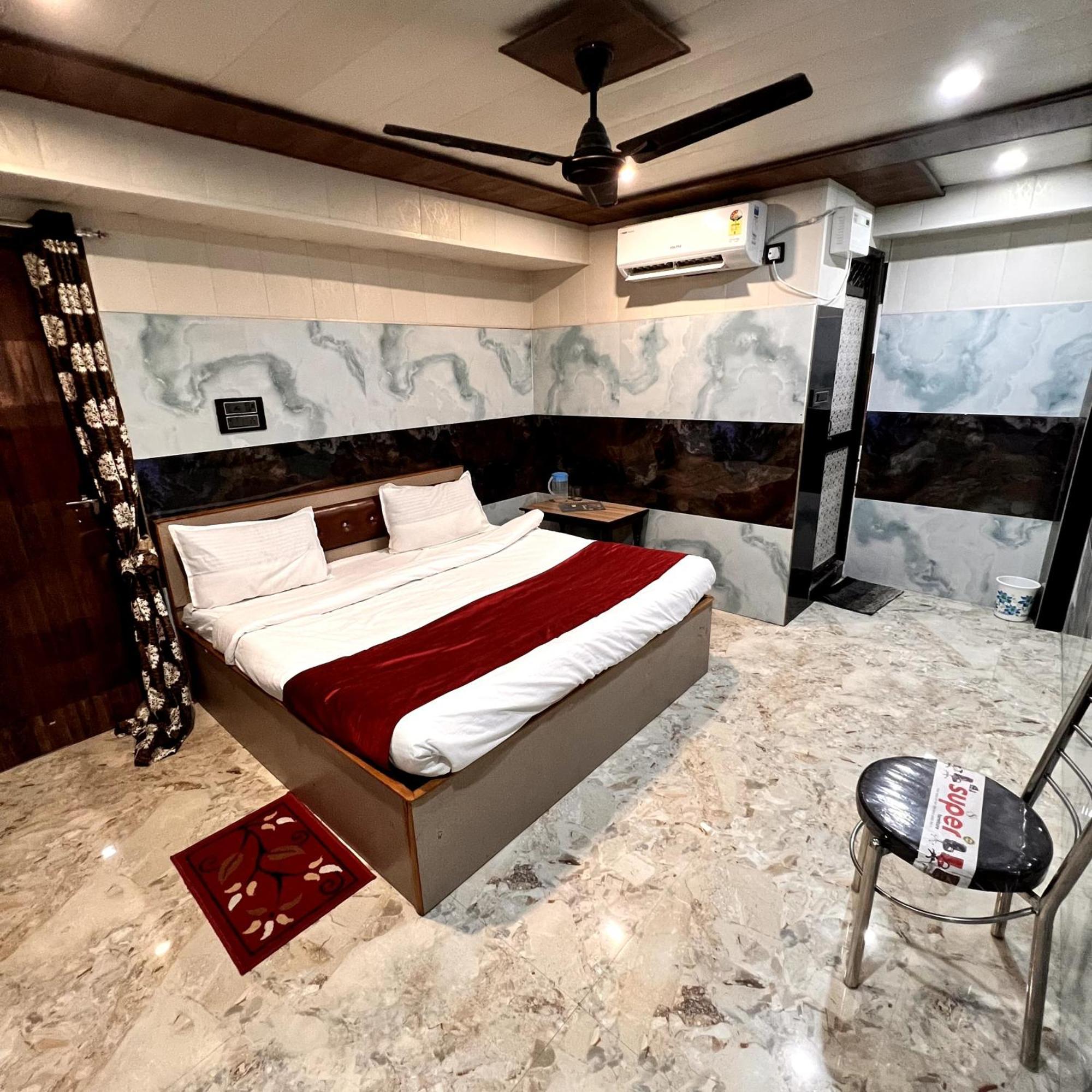 Hotel Raghunandan Near Ram Janambhumi , Parking Available Ayodhya