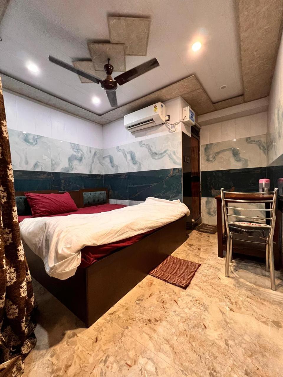 Raghunandan Near Ram Janambhumi , Parking Available Hotel Ayodhya