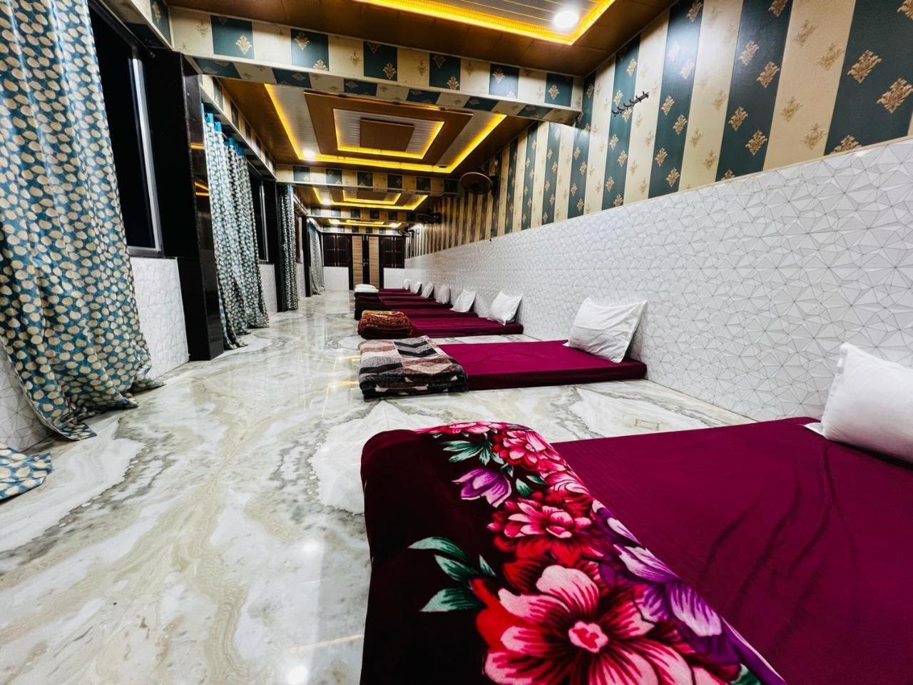 Raghunandan Near Ram Janambhumi , Parking Available 4*