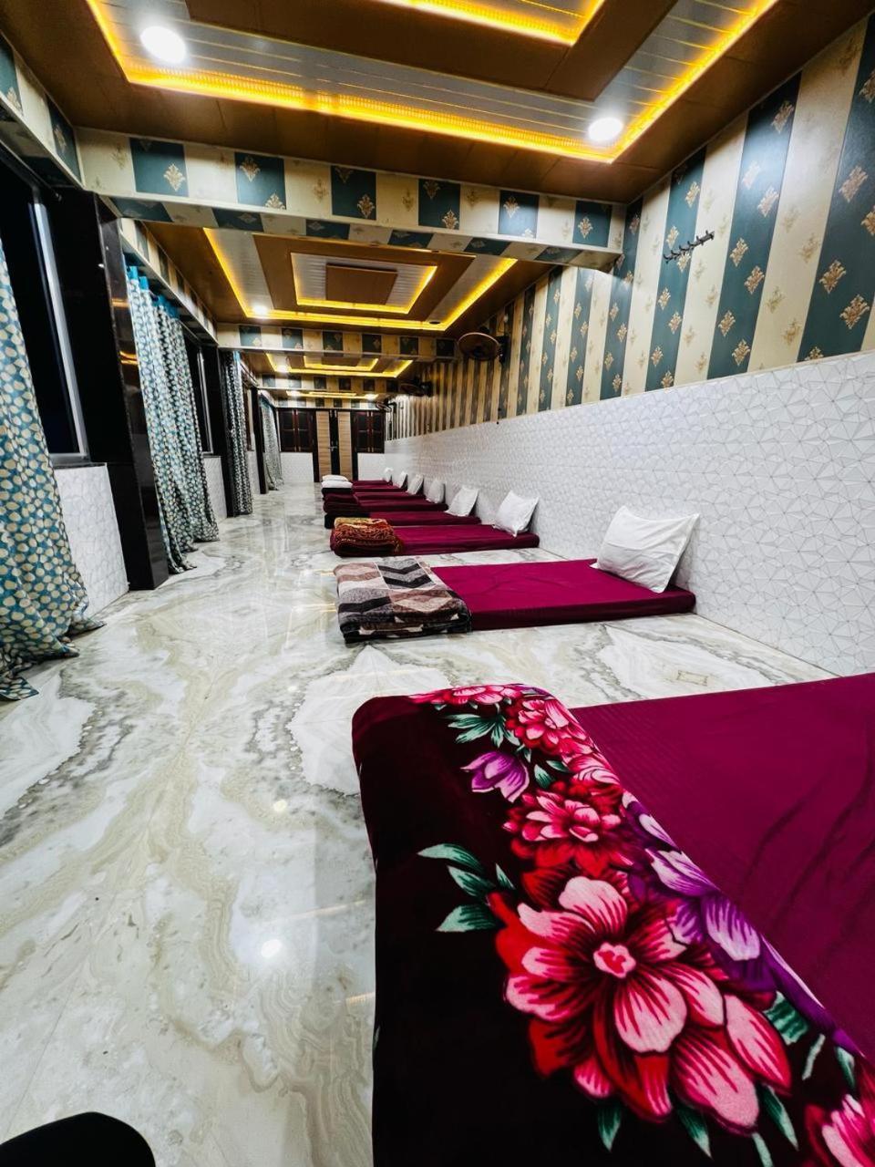Raghunandan Near Ram Janambhumi , Parking Available Hotel 4*