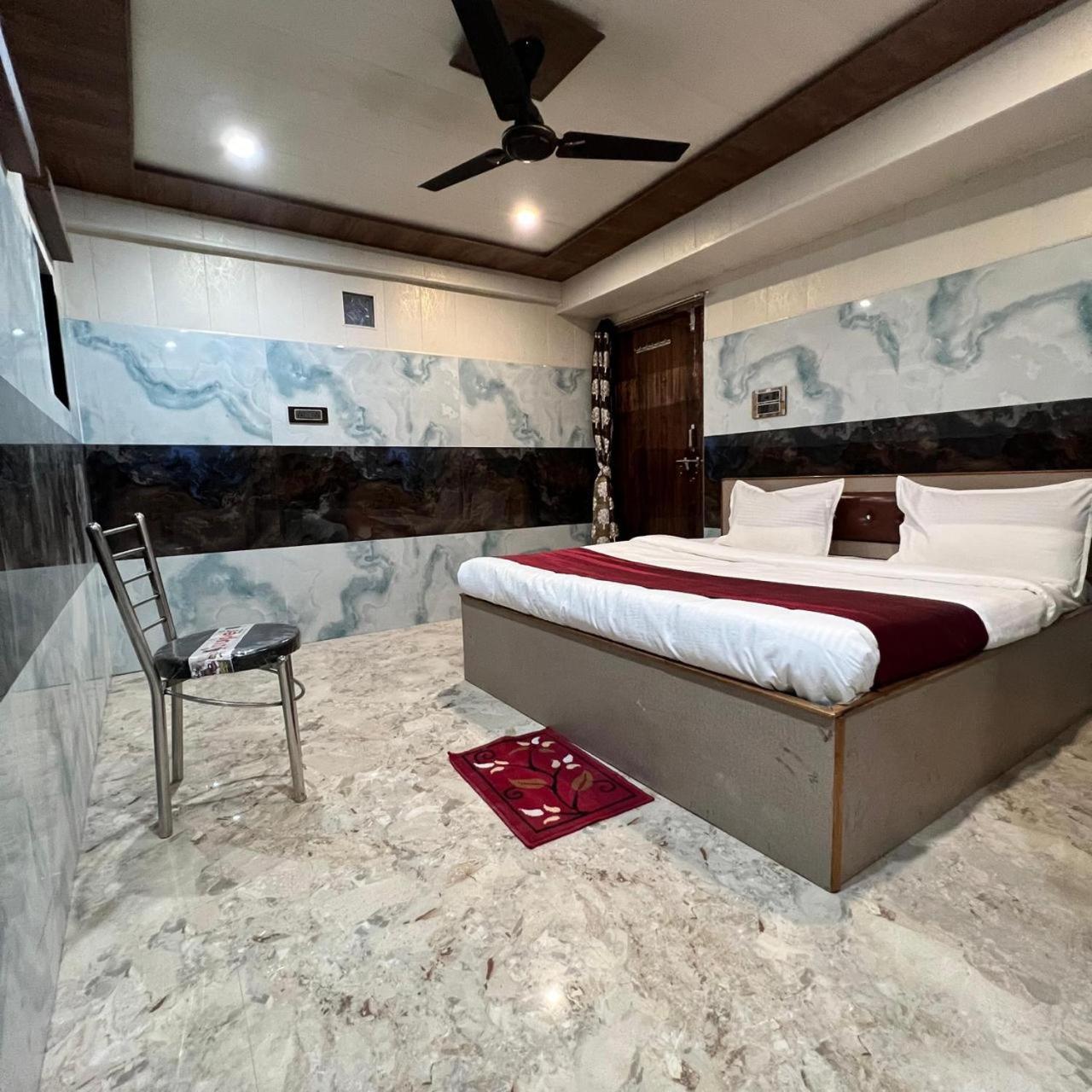 Raghunandan Near Ram Janambhumi , Parking Available Hotel Ayodhya