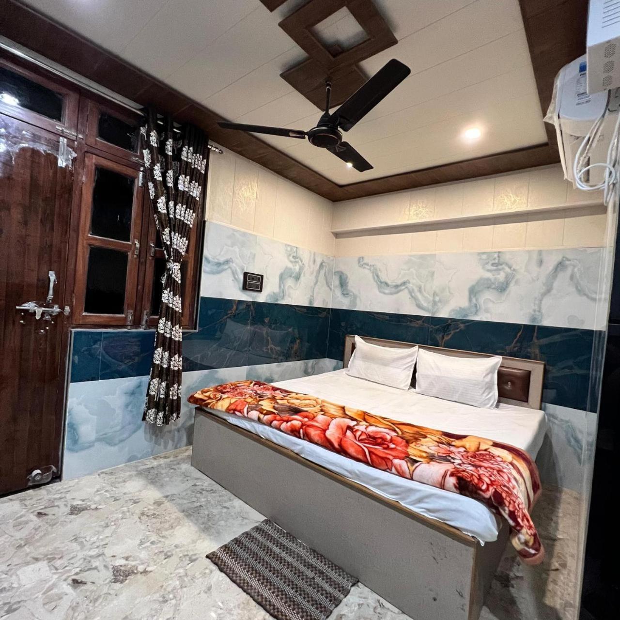 Hotel Raghunandan Near Ram Janambhumi , Parking Available 4*