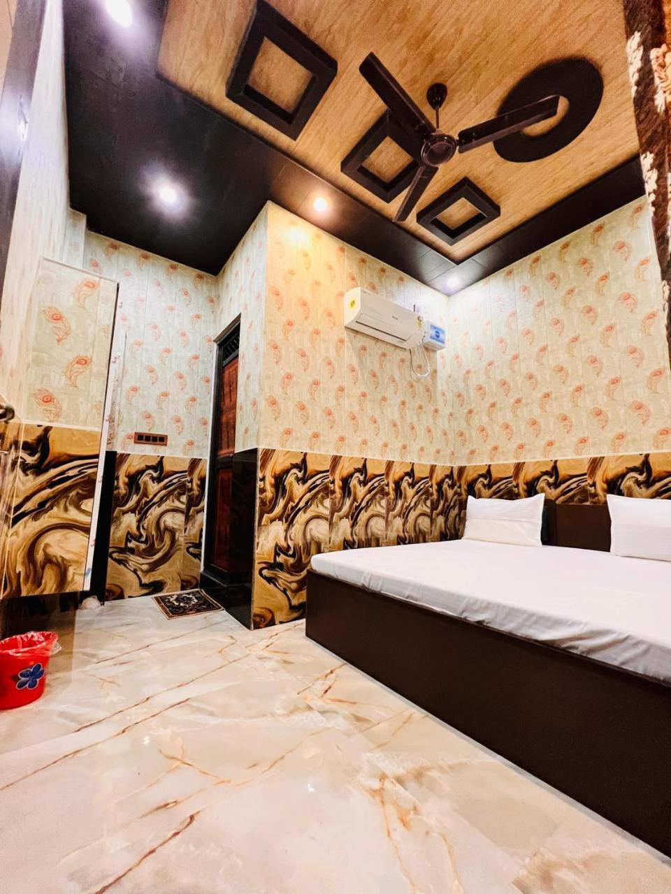 Raghunandan Near Ram Janambhumi , Parking Available 4*