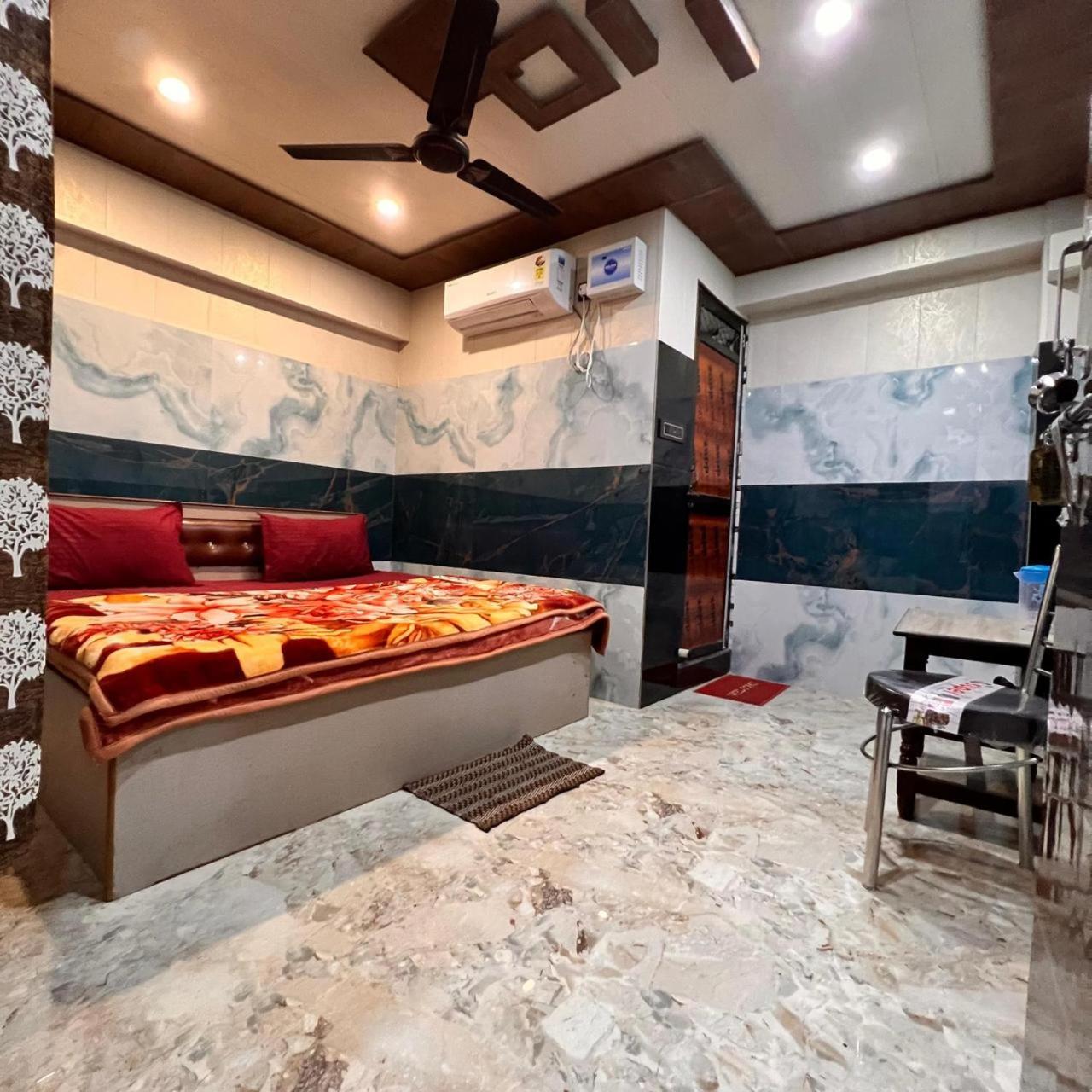 Raghunandan Near Ram Janambhumi , Parking Available Hotel 4*