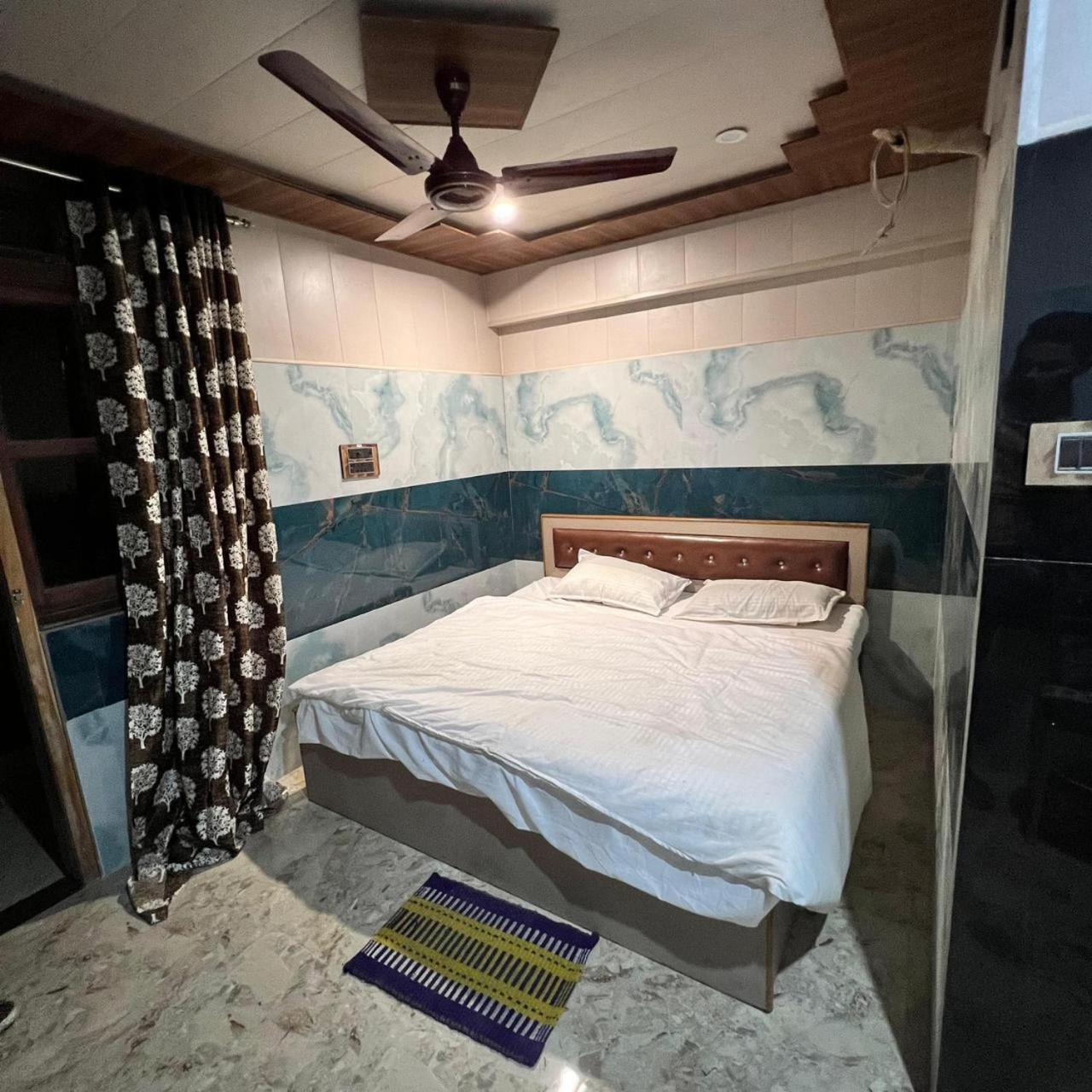 Hotel Raghunandan Near Ram Janambhumi , Parking Available