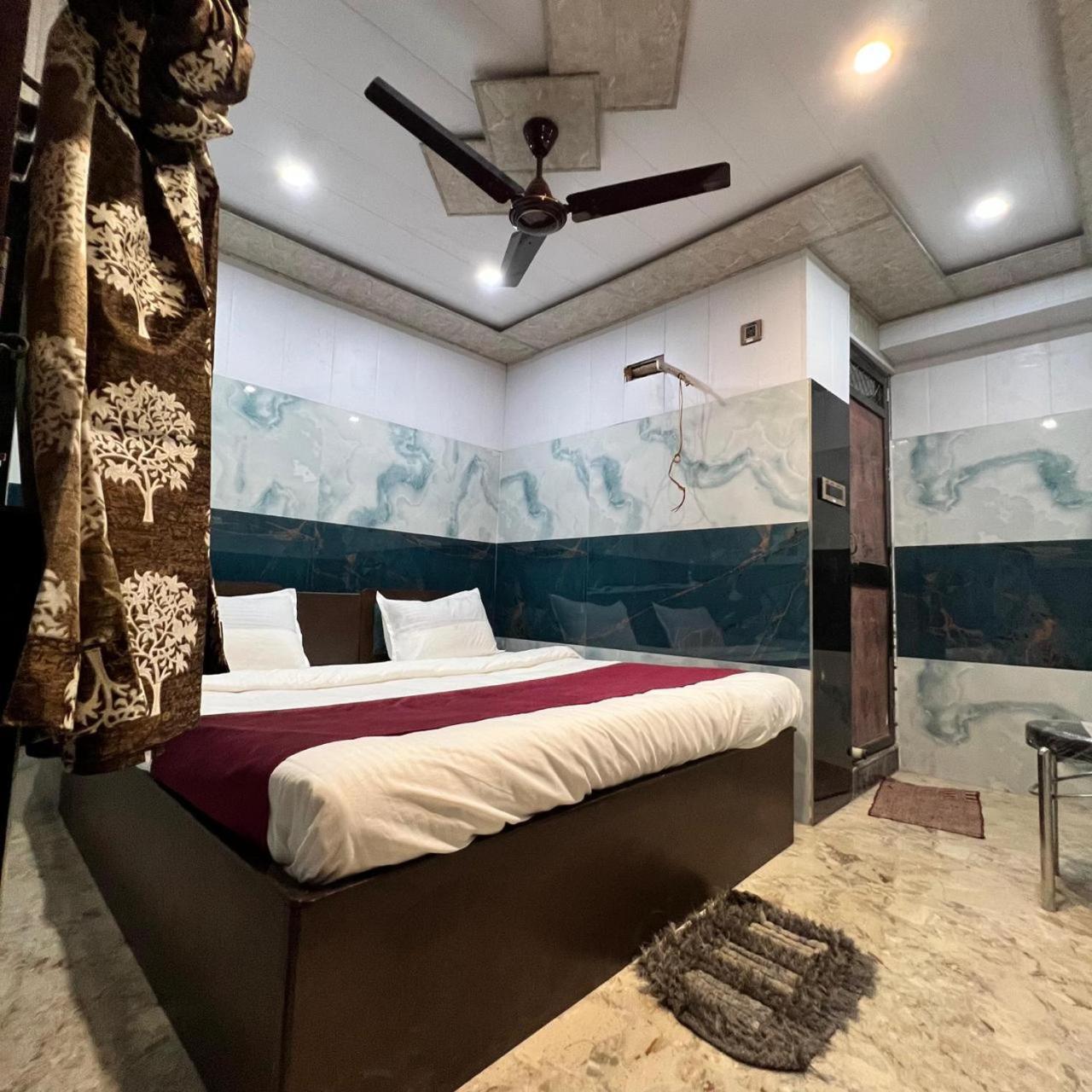 Raghunandan Near Ram Janambhumi , Parking Available Hotel Ayodhya