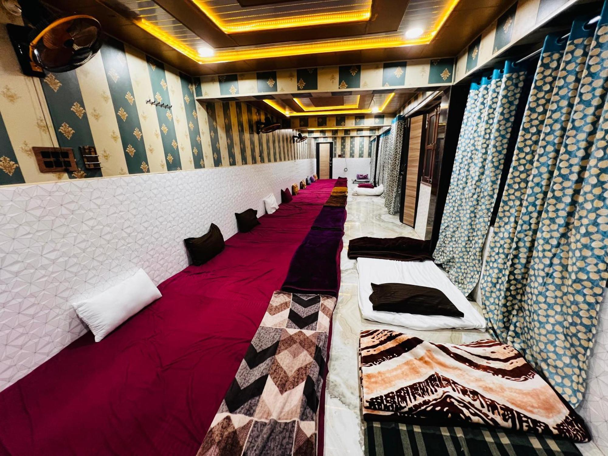 Raghunandan Near Ram Janambhumi , Parking Available Hotel 4*