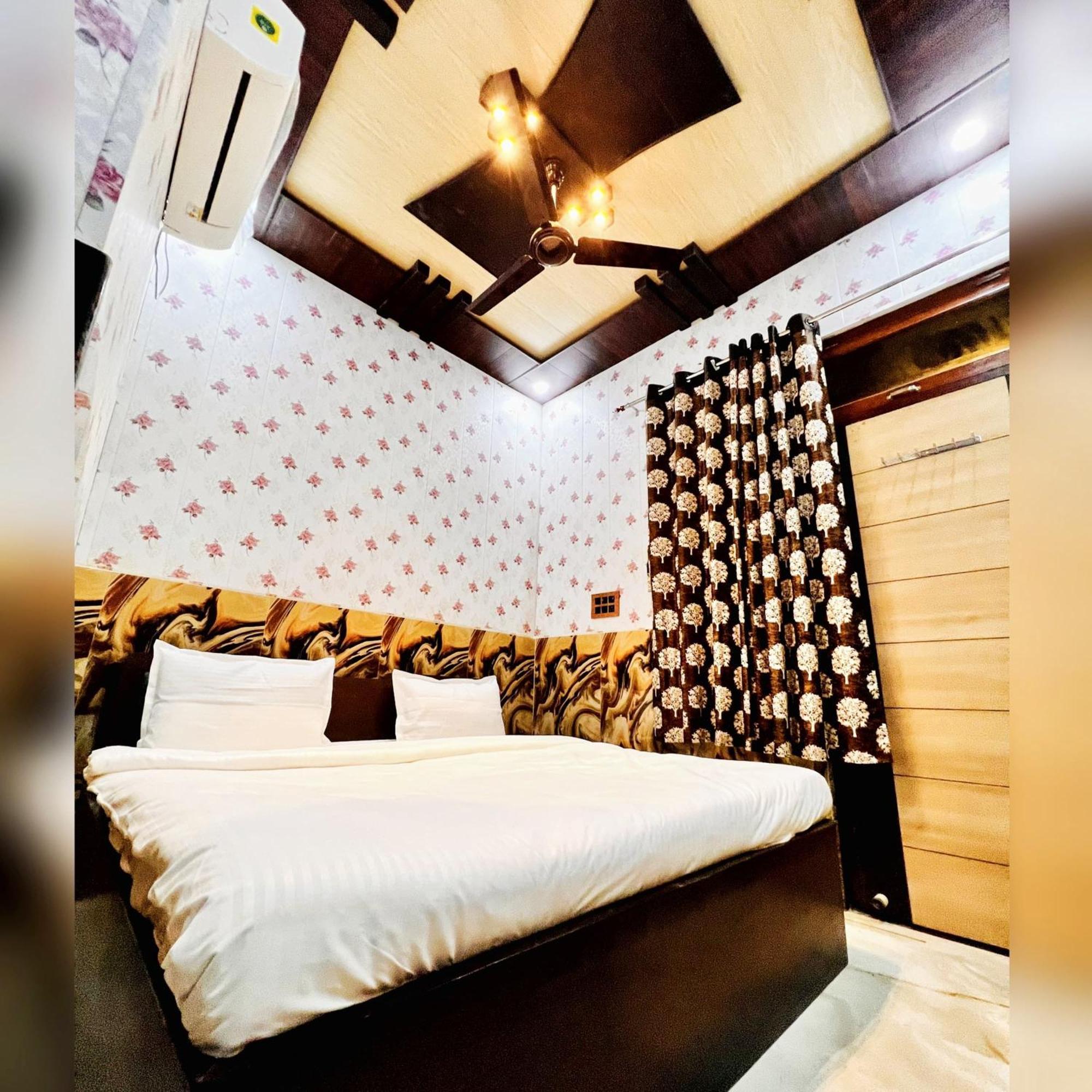 Hotel Raghunandan Near Ram Janambhumi , Parking Available Ayodhya