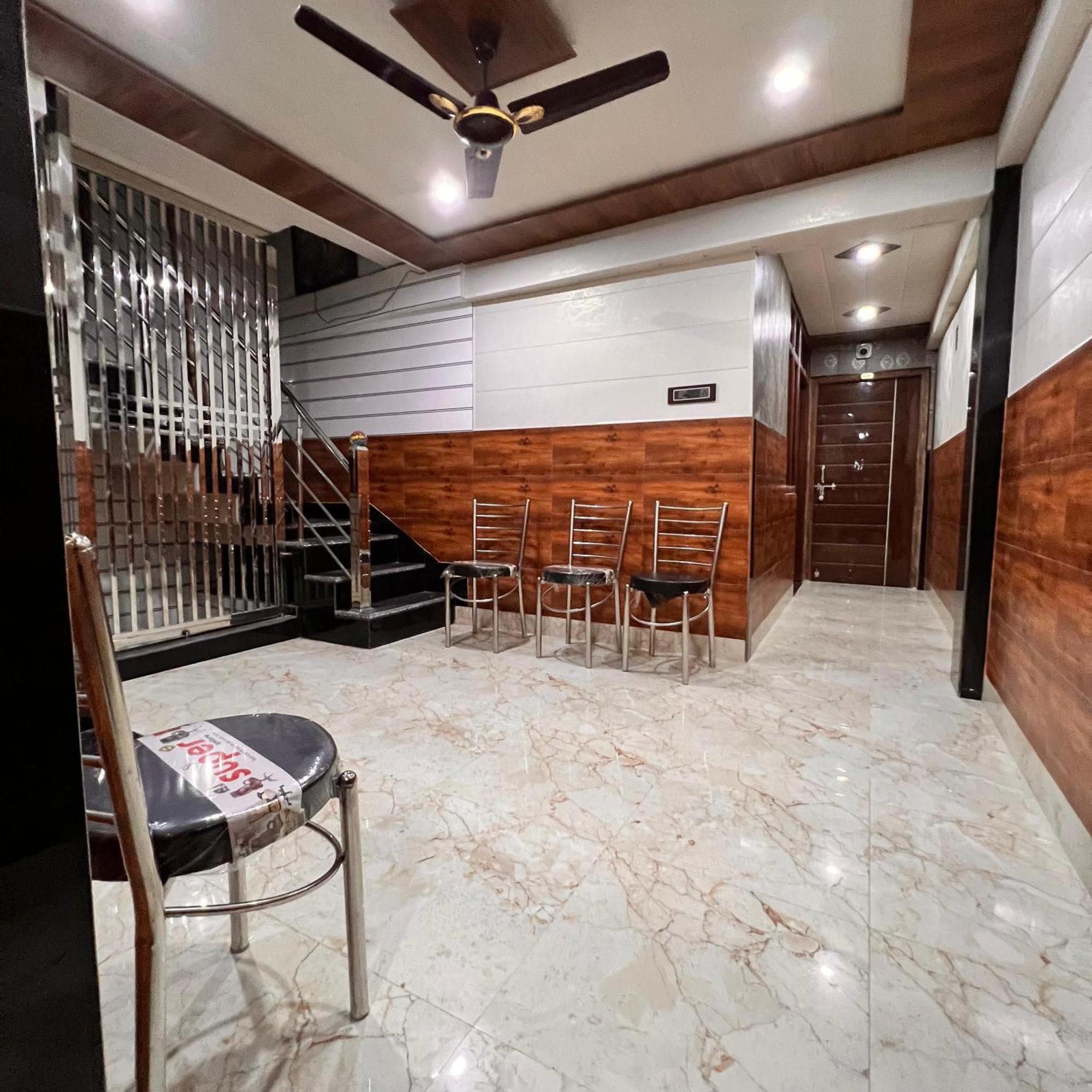 Hotel Raghunandan Near Ram Janambhumi , Parking Available