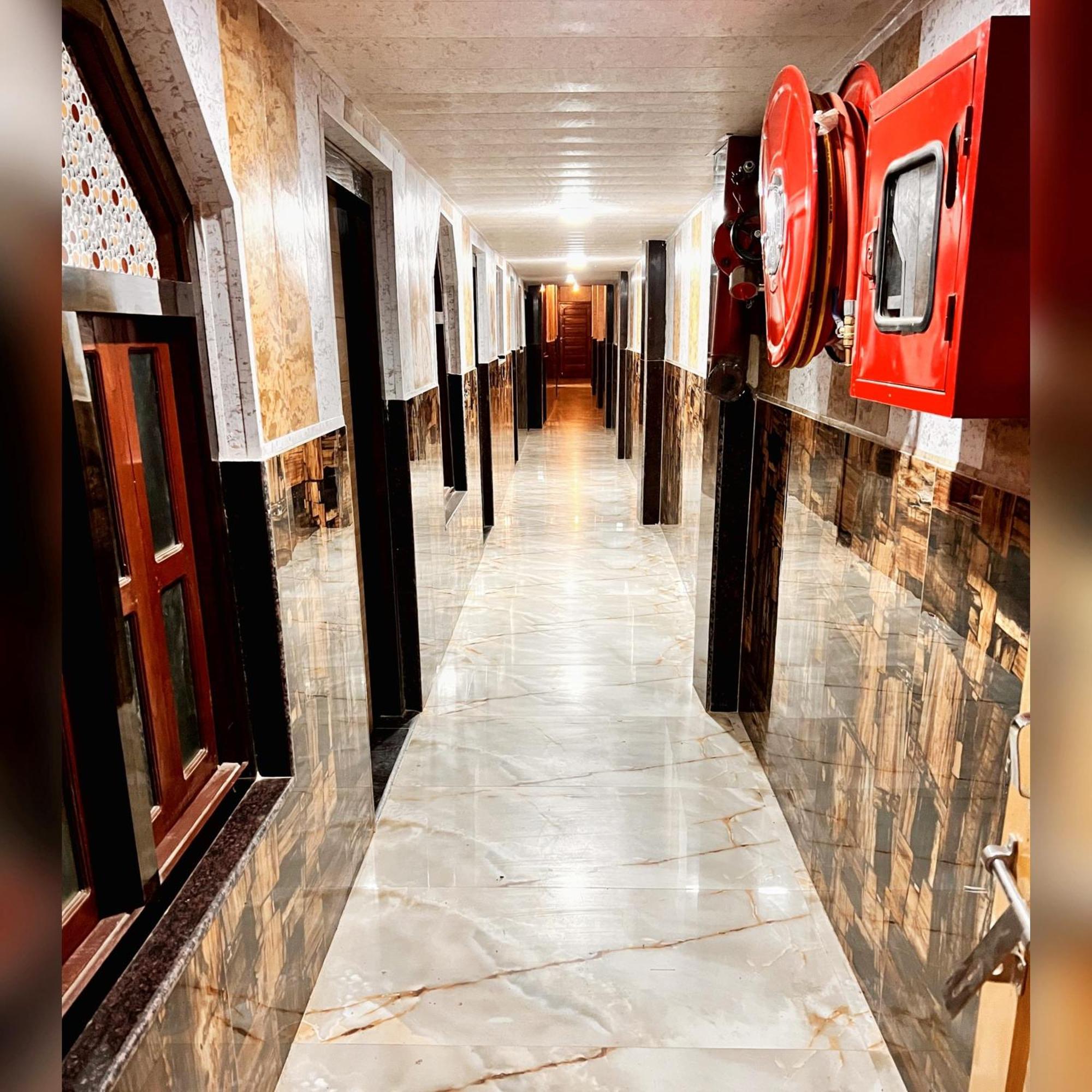 Raghunandan Near Ram Janambhumi , Parking Available Ayodhya