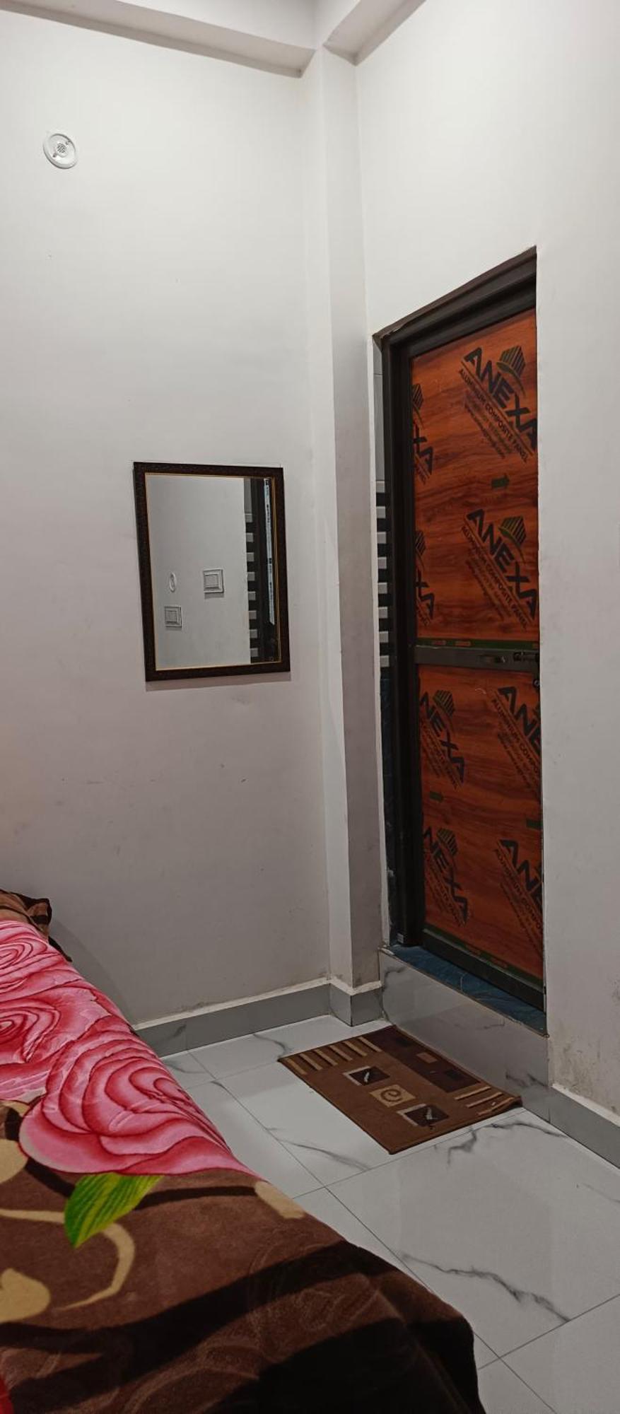 Shanti And Restaurant Just 1500 Meter Sri Ram Mandir Near Dham Station *