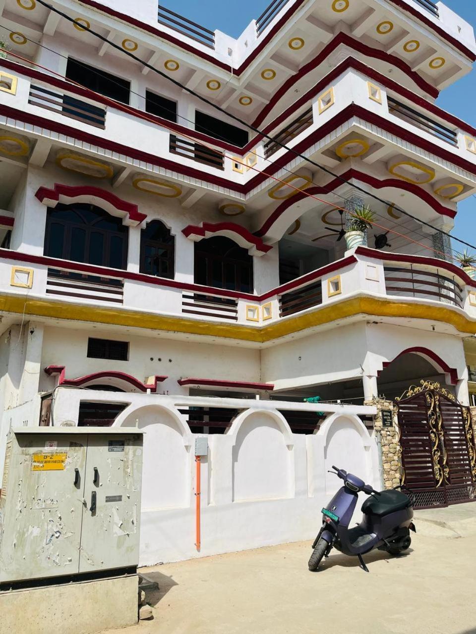 Shri Seetaram Near Shri Ram Janmabhoomi Mandir Ayodhya