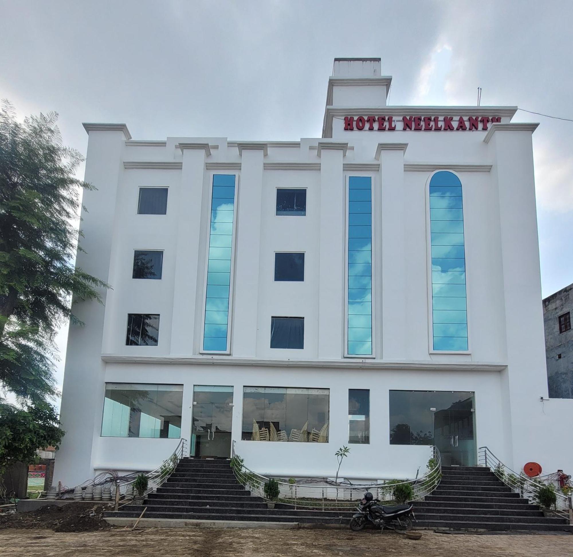 Hotel Neelkanth *
