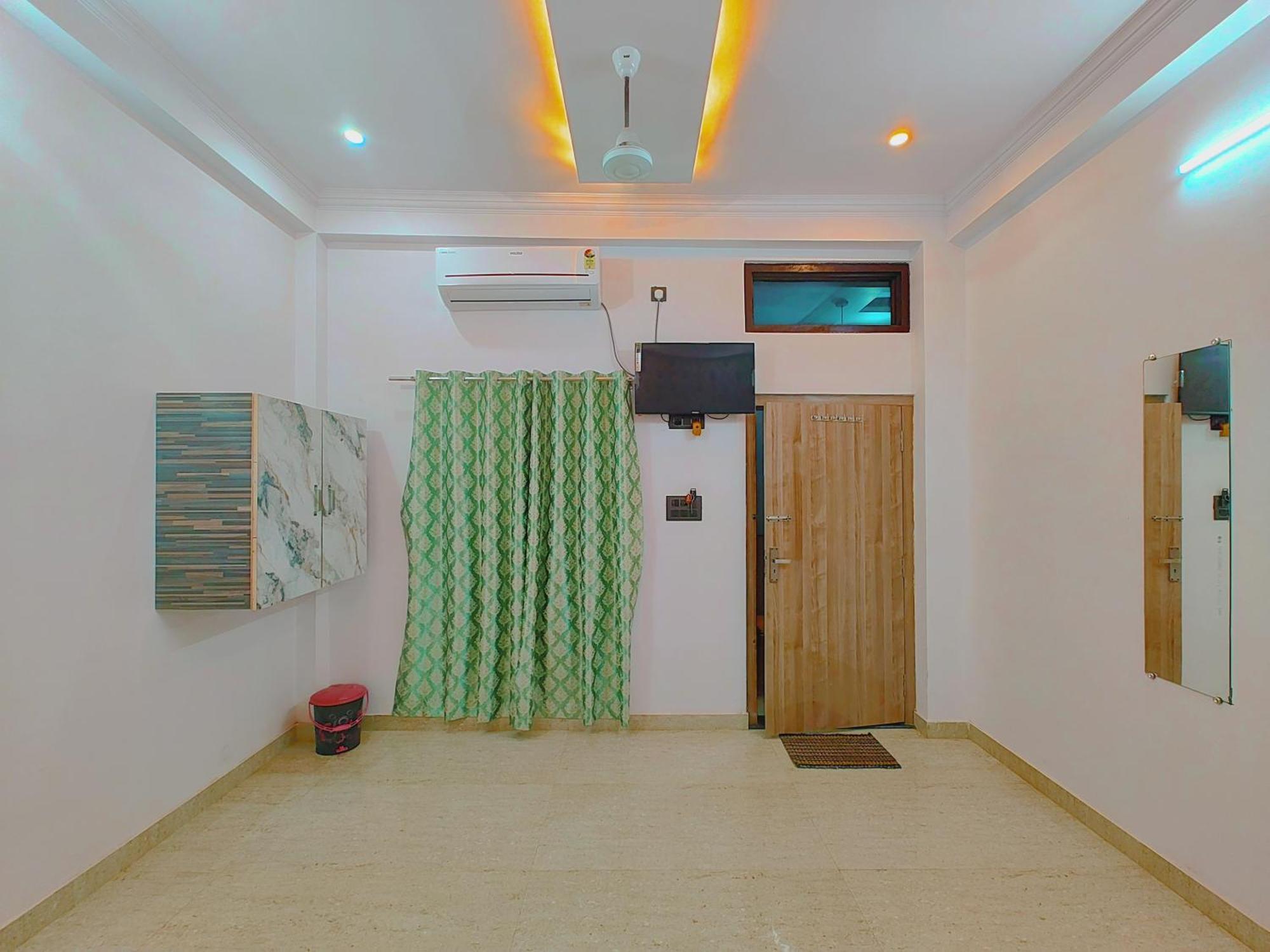 Homestay Shri Radhe Radhe In-front Of Ram Janam Bhumi Main Gate Fully Ac