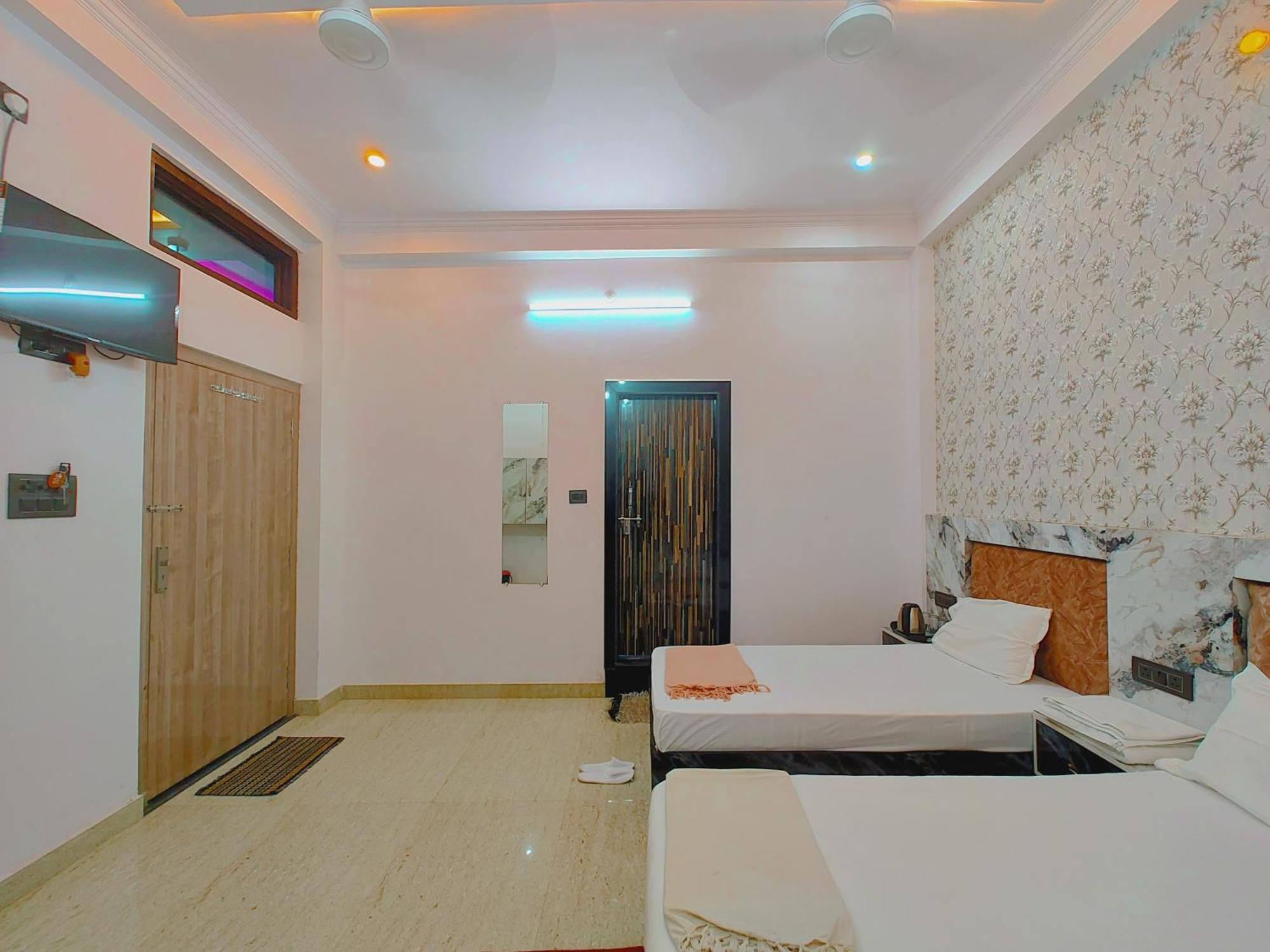 Homestay Shri Radhe Radhe In-front Of Ram Janam Bhumi Main Gate Fully Ac *