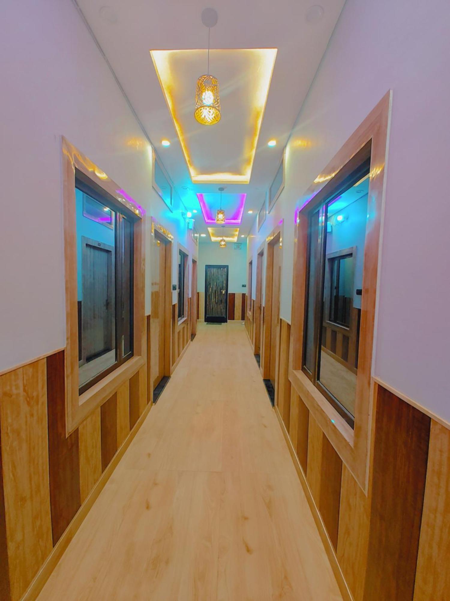 Homestay Shri Radhe Radhe In-front Of Ram Janam Bhumi Main Gate Fully Ac *
