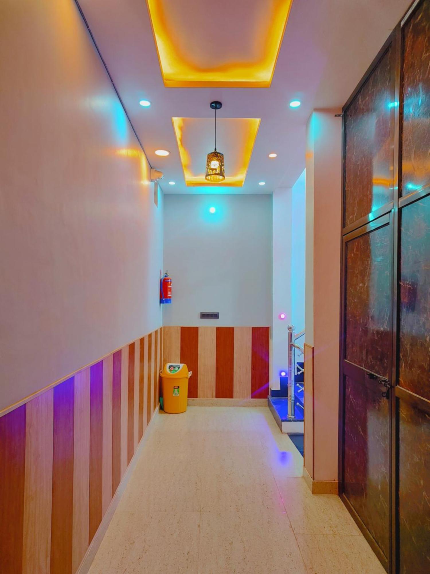 Homestay Shri Radhe Radhe In-front Of Ram Janam Bhumi Main Gate Fully Ac