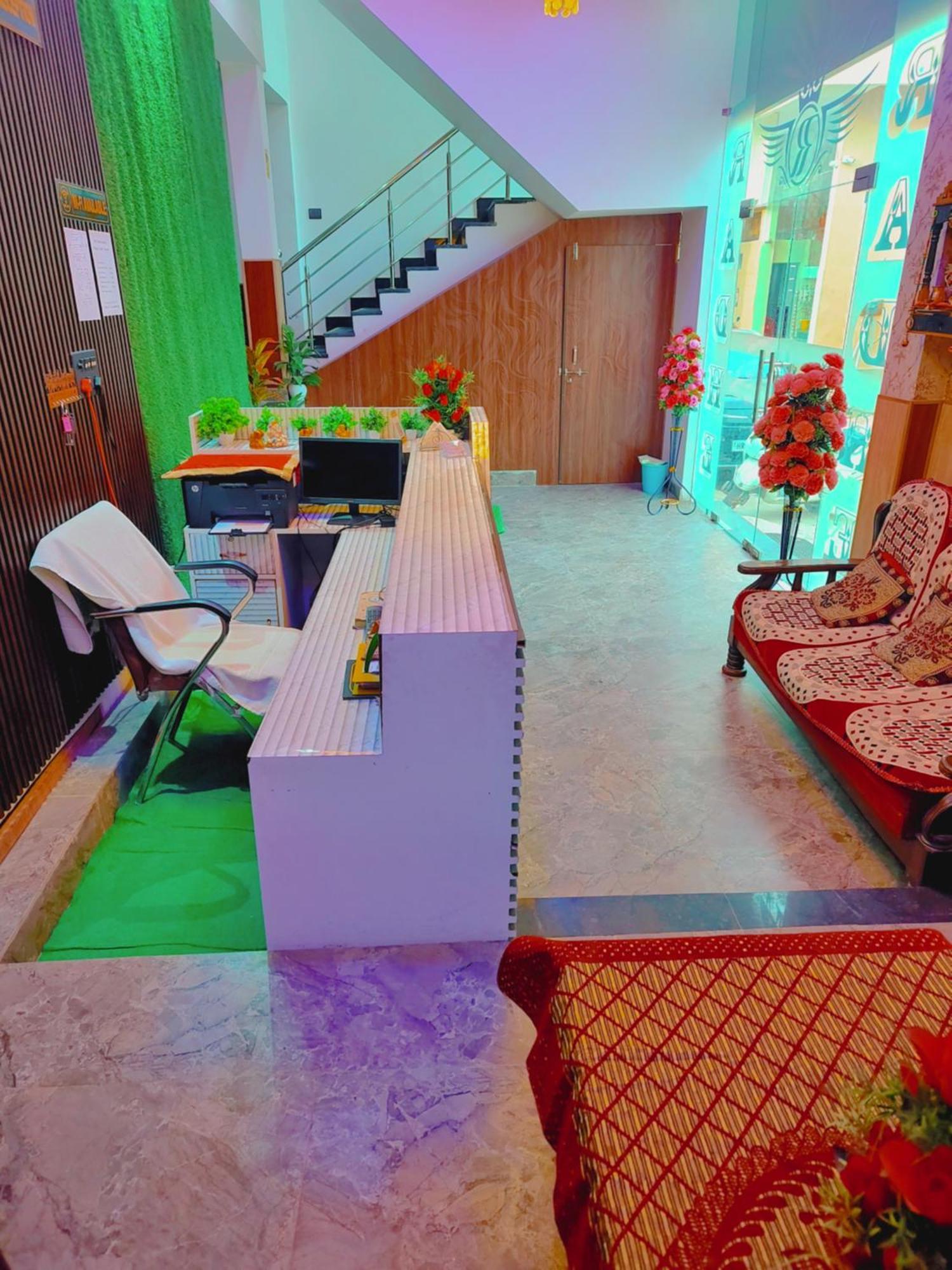 Homestay Shri Radhe Radhe In-front Of Ram Janam Bhumi Main Gate Fully Ac *