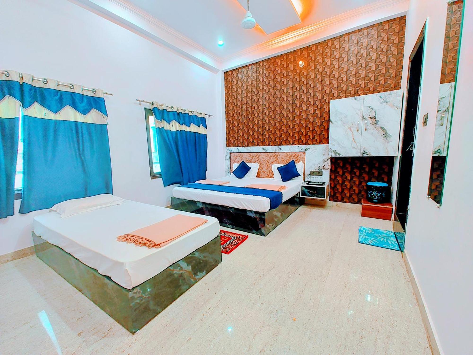 Shri Radhe Radhe In-front Of Ram Janam Bhumi Main Gate Fully Ac Homestay
