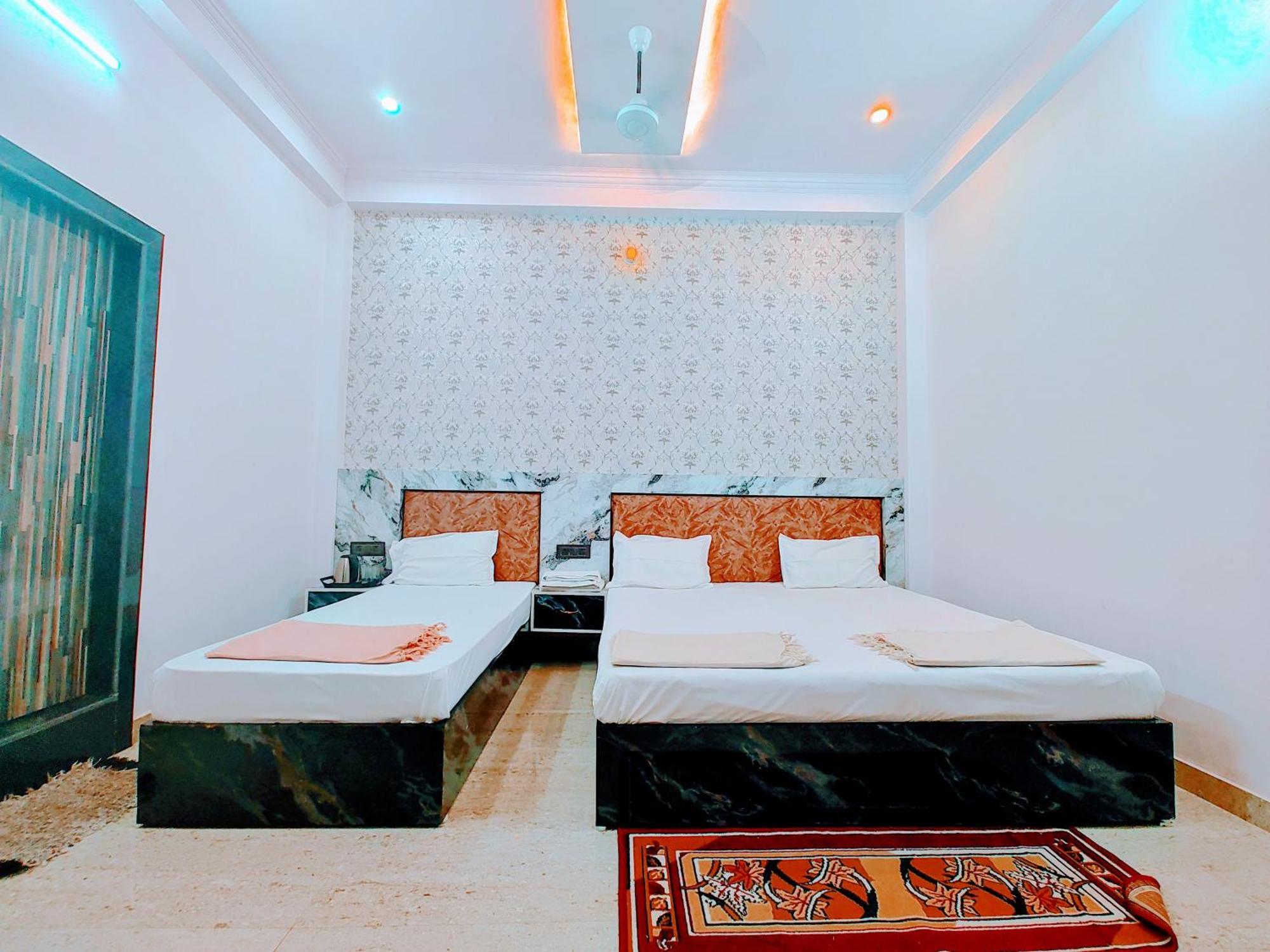 Homestay Shri Radhe Radhe In-front Of Ram Janam Bhumi Main Gate Fully Ac *