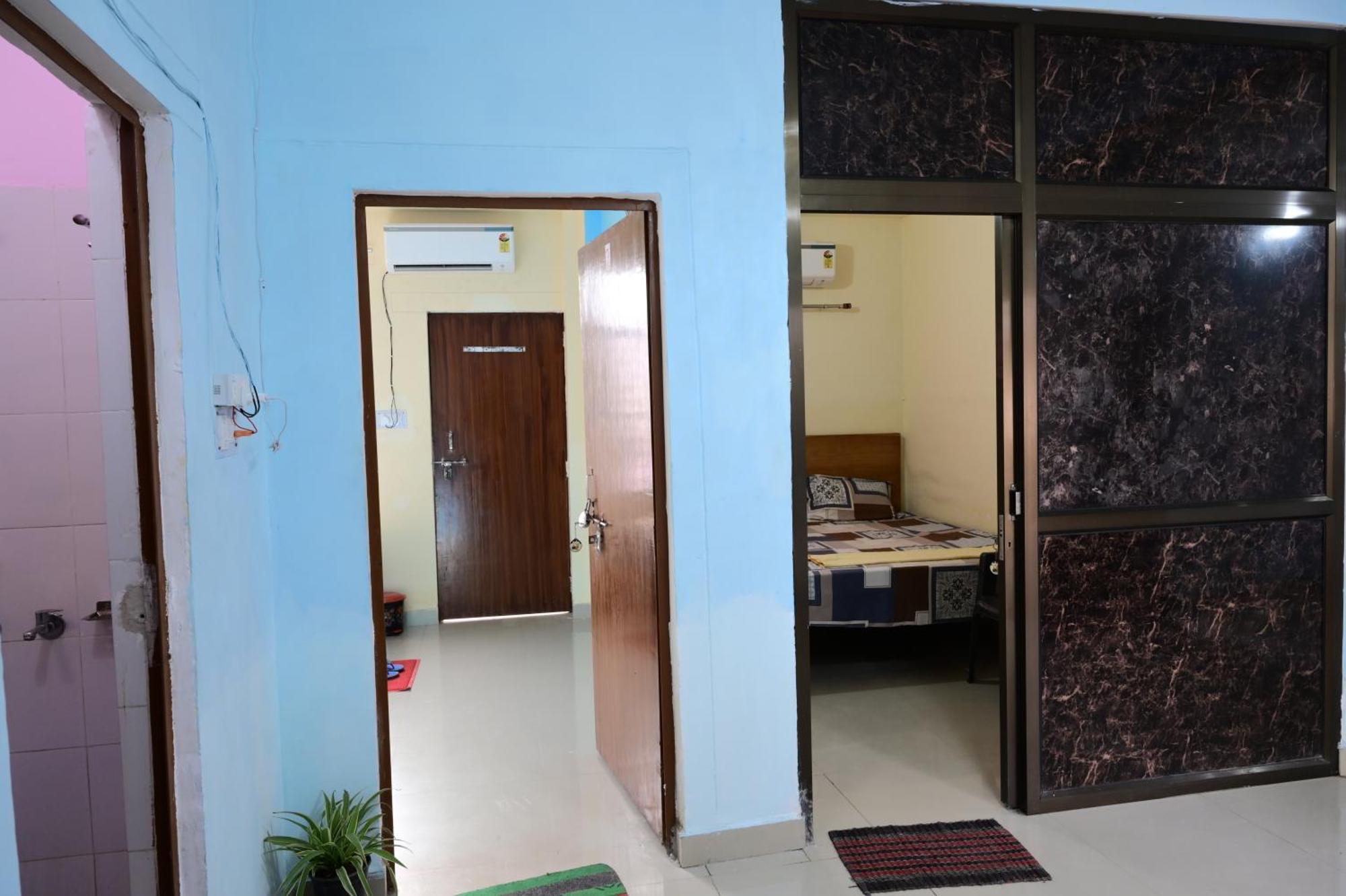 Guest house Jankivihar At Prahladghat Within 1km From Shri Ram Mandir 4*
