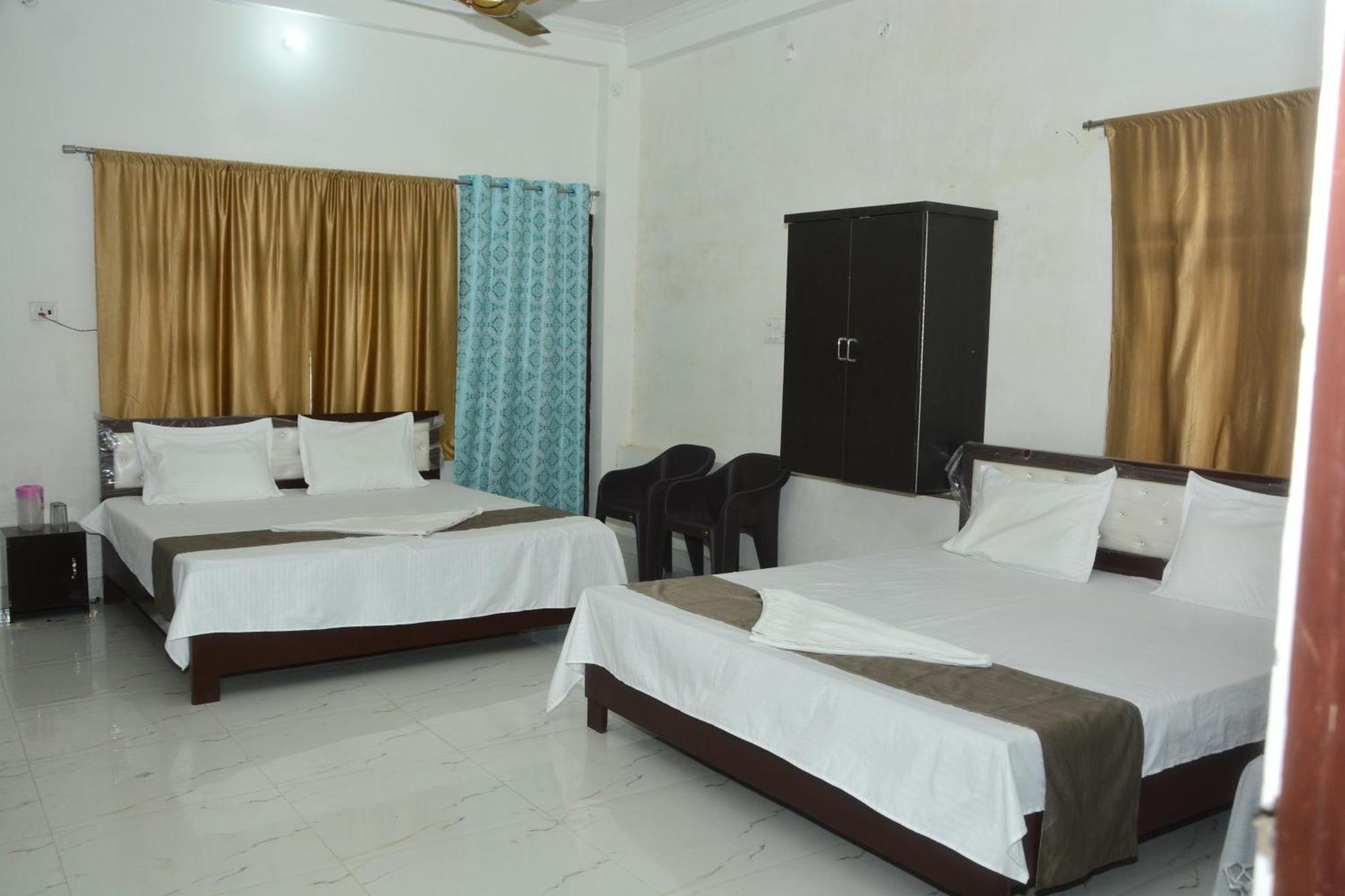Chandrasha Nearby Ram Mandir 600 Meter Guest house *