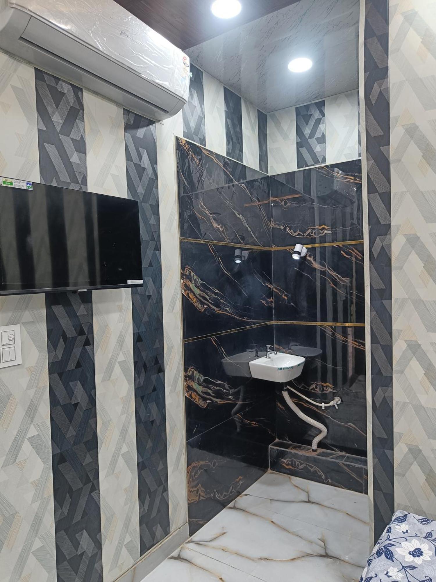 Golden Palace By Ramayan Free Railway Station Pickup * Ayodhya