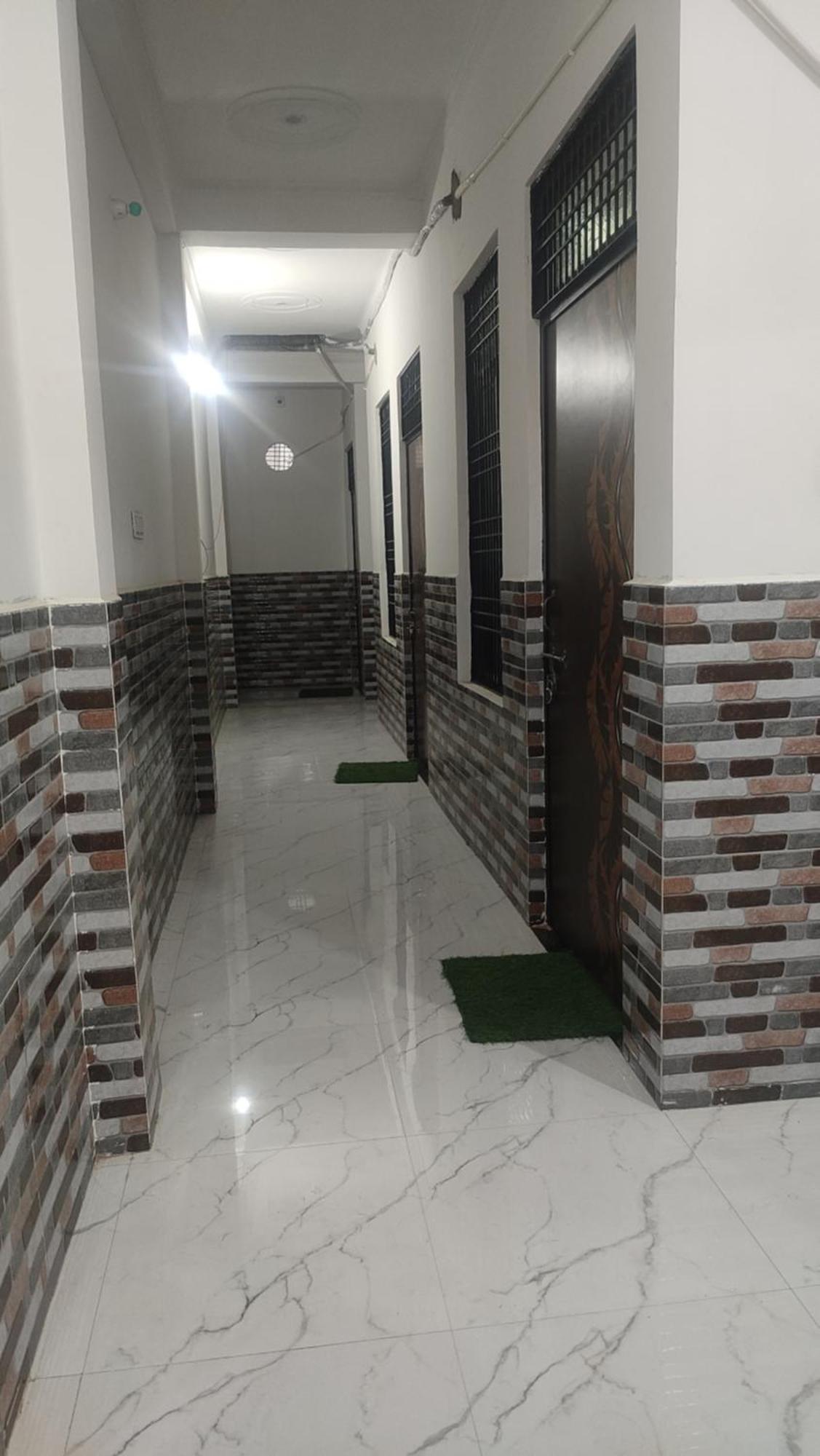 Shanti And Restorent Near Dham Station And Just 1500 Meter Sri Ram Mandir * Ayodhya