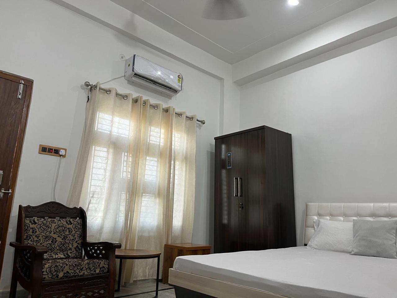 Homestay Shri Ram International *