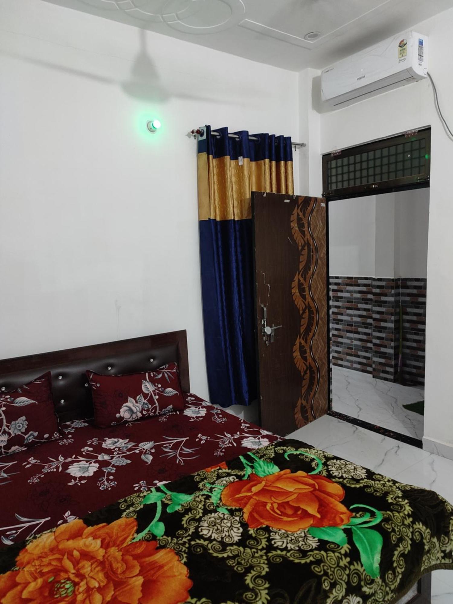 Shanti And Restorent Near Dham Station And Just 1500 Meter Sri Ram Mandir * Ayodhya