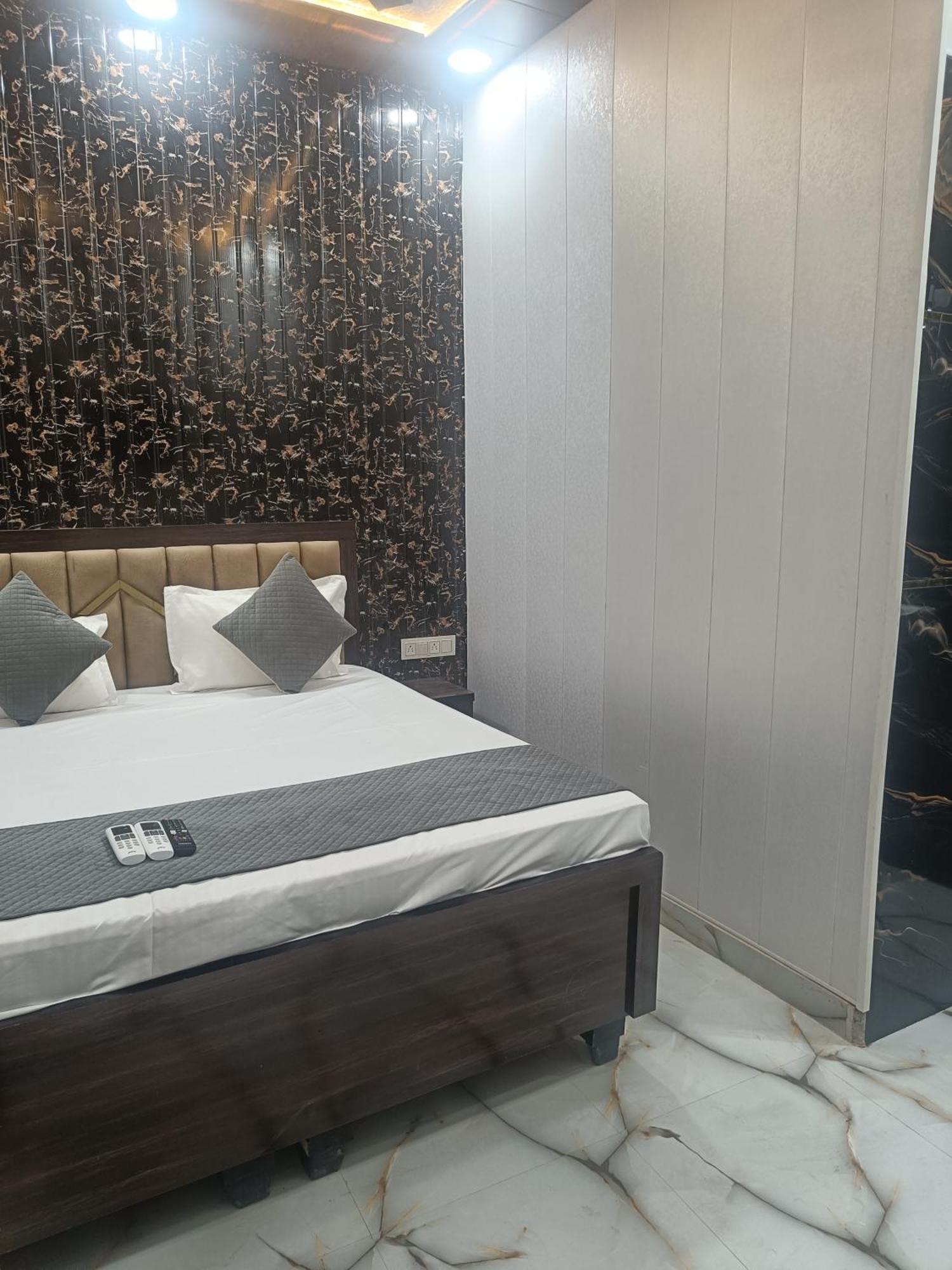 Golden Palace By Ramayan Free Railway Station Pickup Guest house Ayodhya
