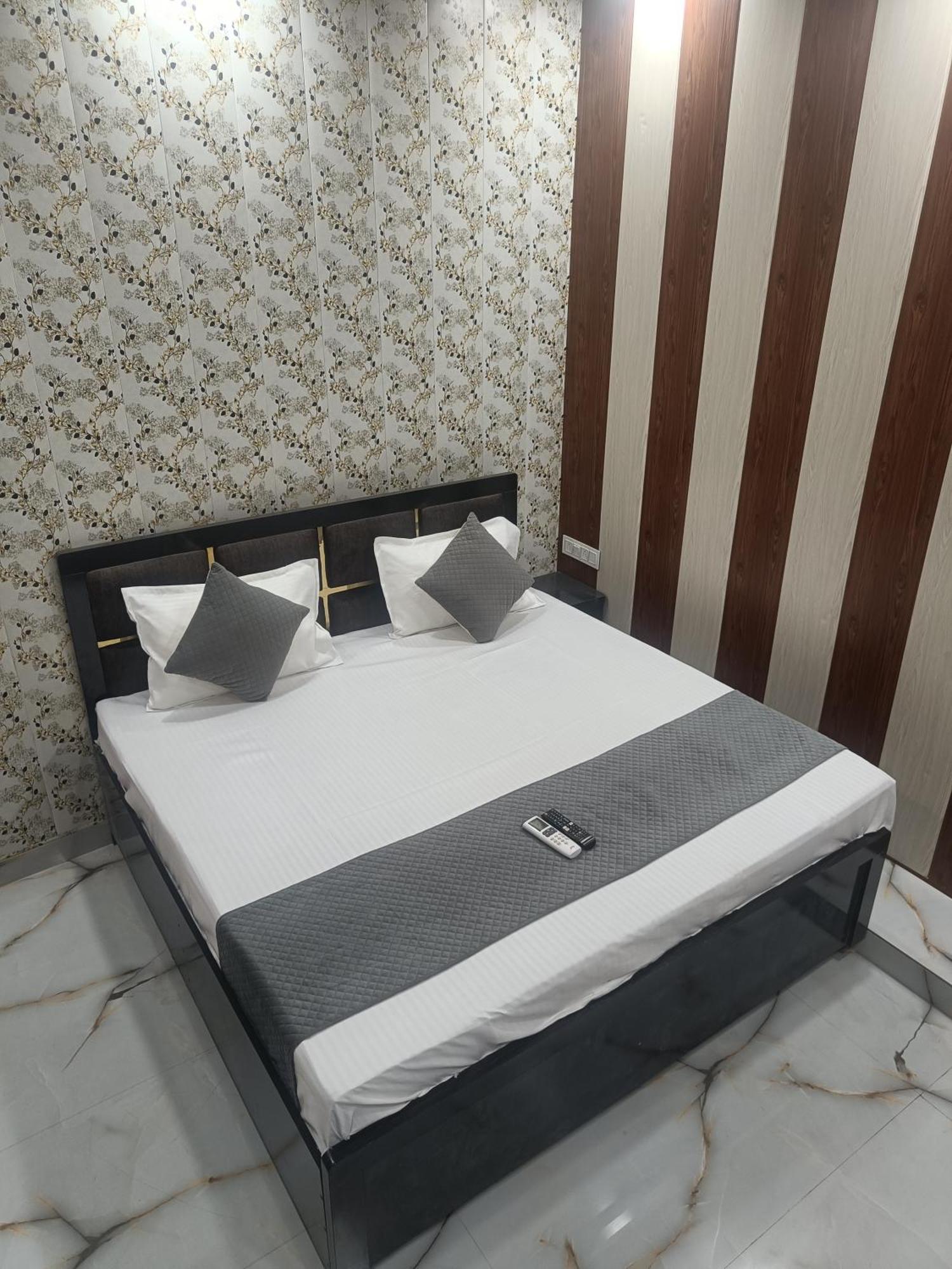 Golden Palace By Ramayan Free Railway Station Pickup Guest house Ayodhya