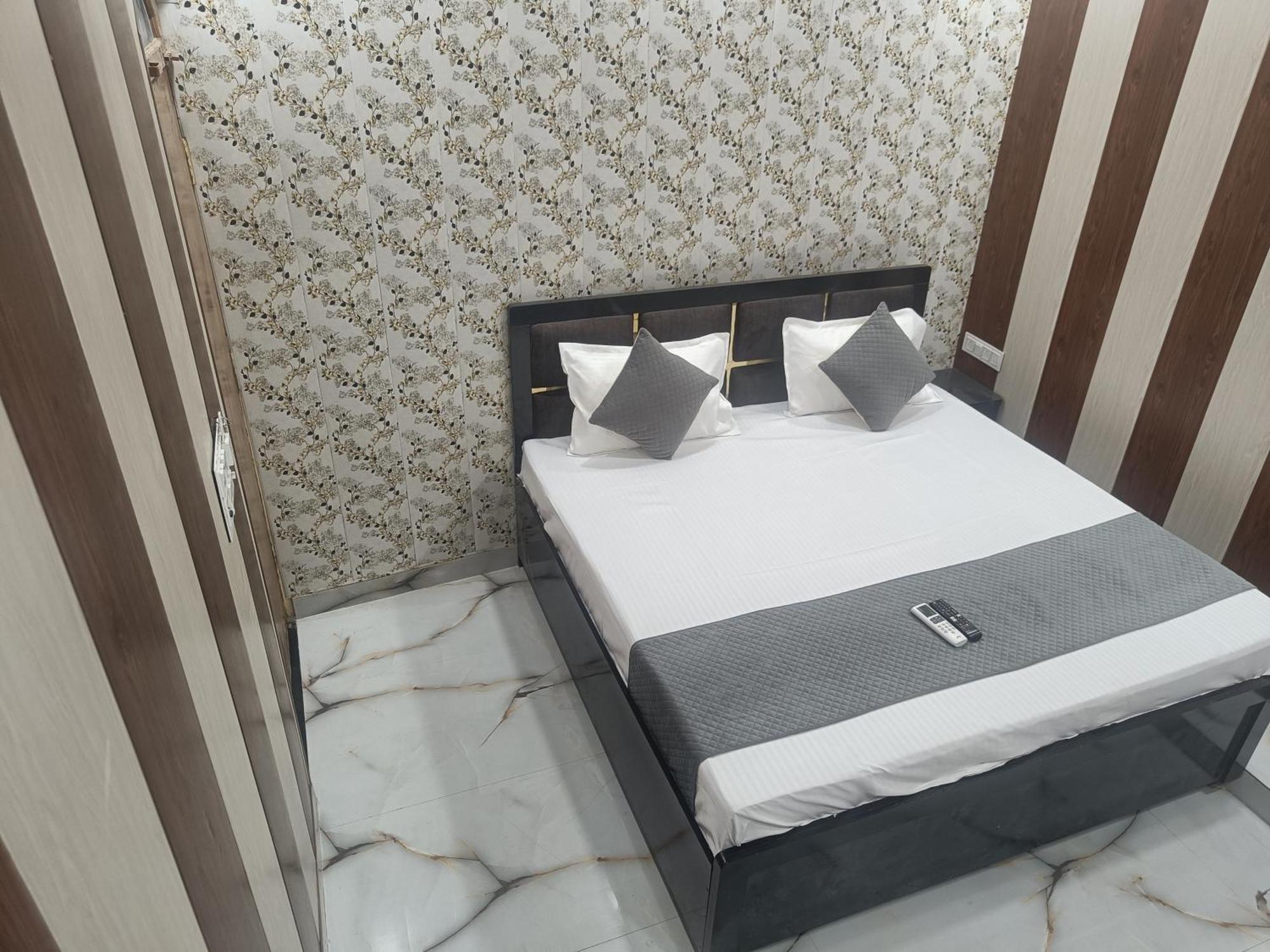 Golden Palace By Ramayan Free Railway Station Pickup