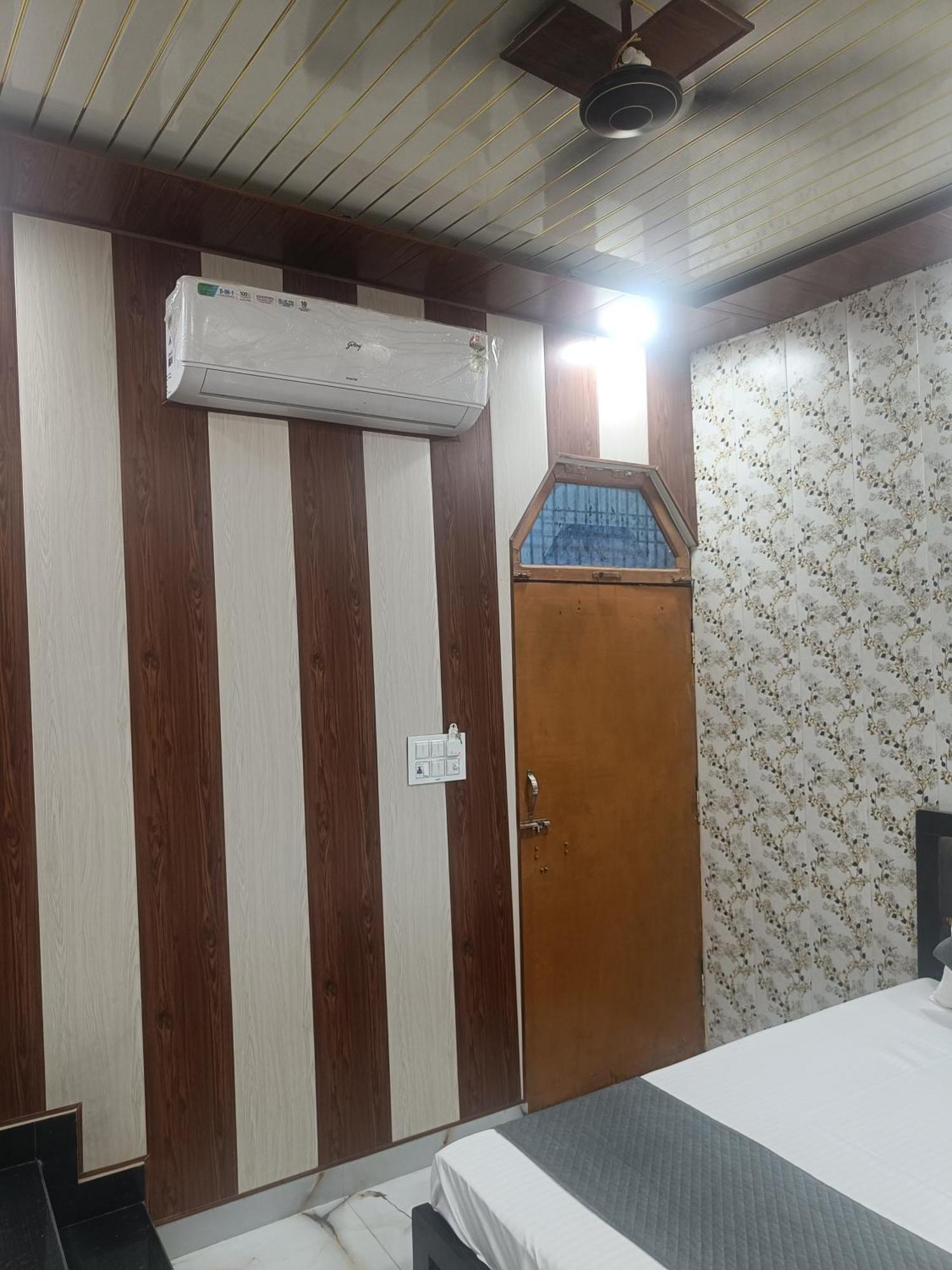 Golden Palace By Ramayan Free Railway Station Pickup Guest house *