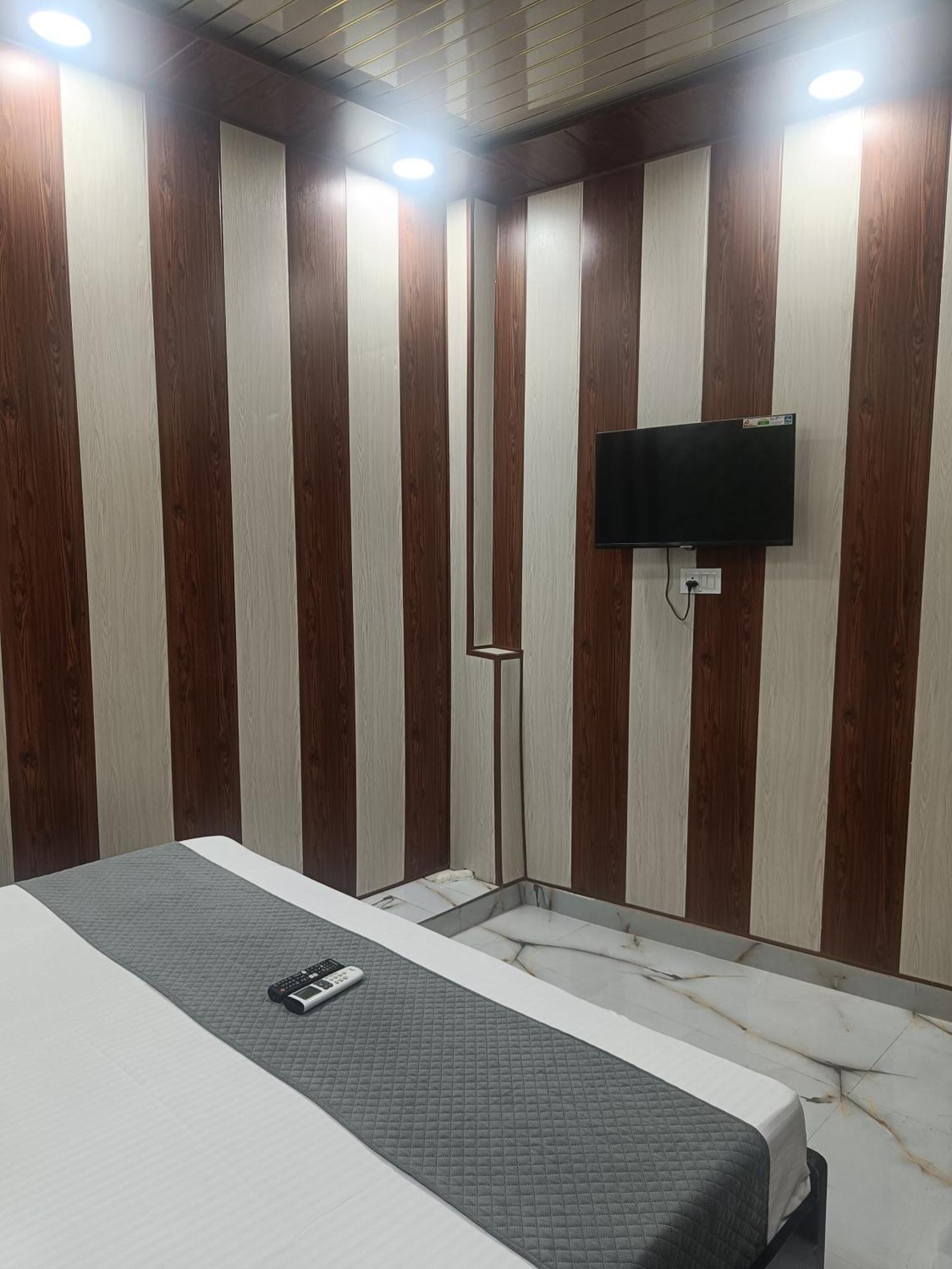 Guest house Golden Palace By Ramayan Free Railway Station Pickup *