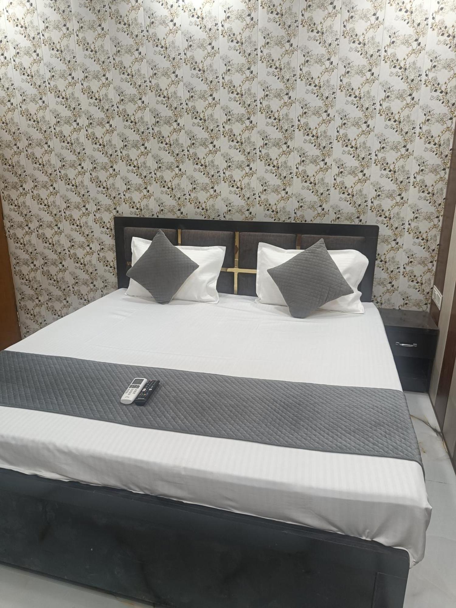 Guest house Golden Palace By Ramayan Free Railway Station Pickup Ayodhya