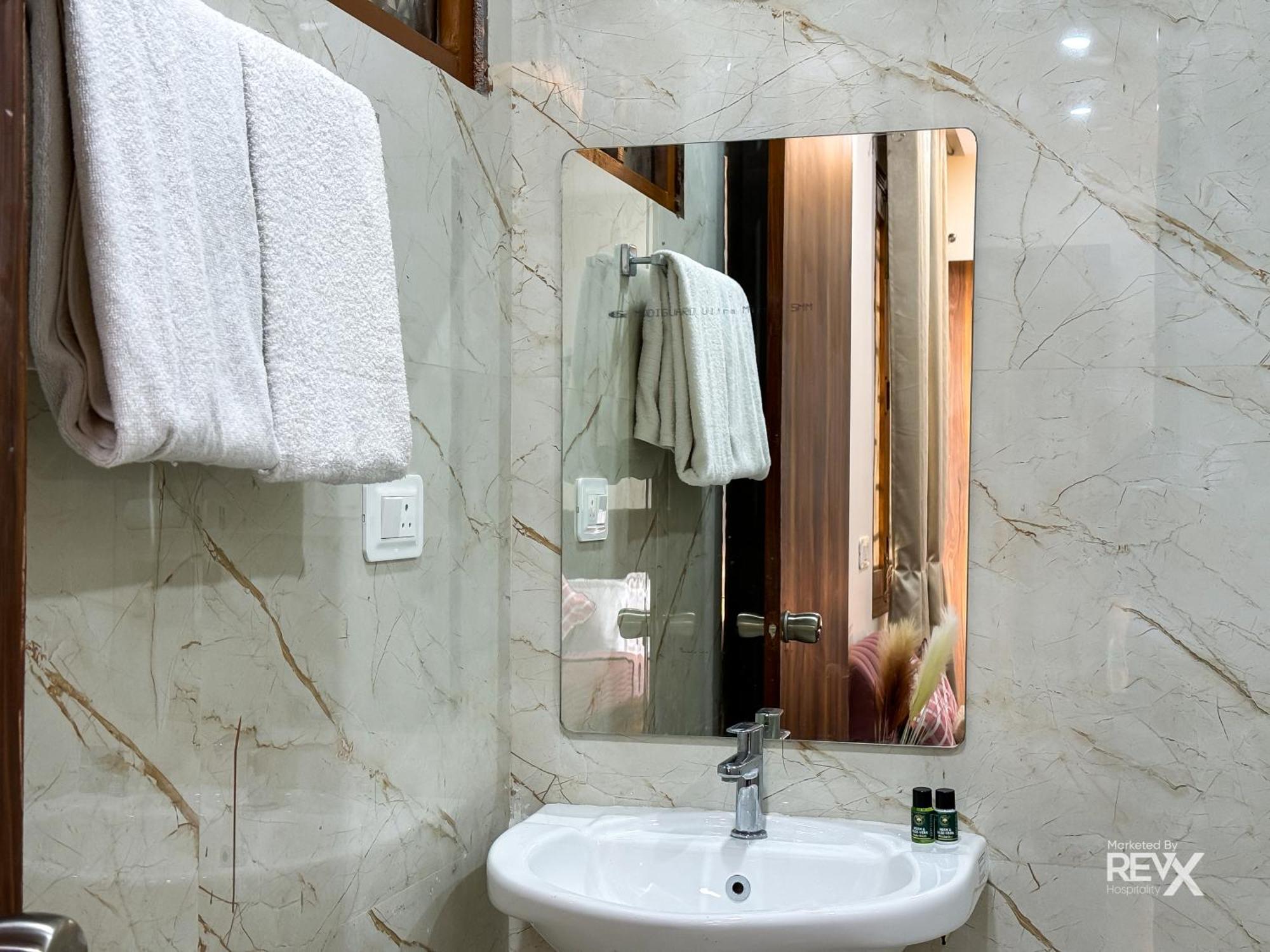 Guru Sadan A Luxe Homestay *