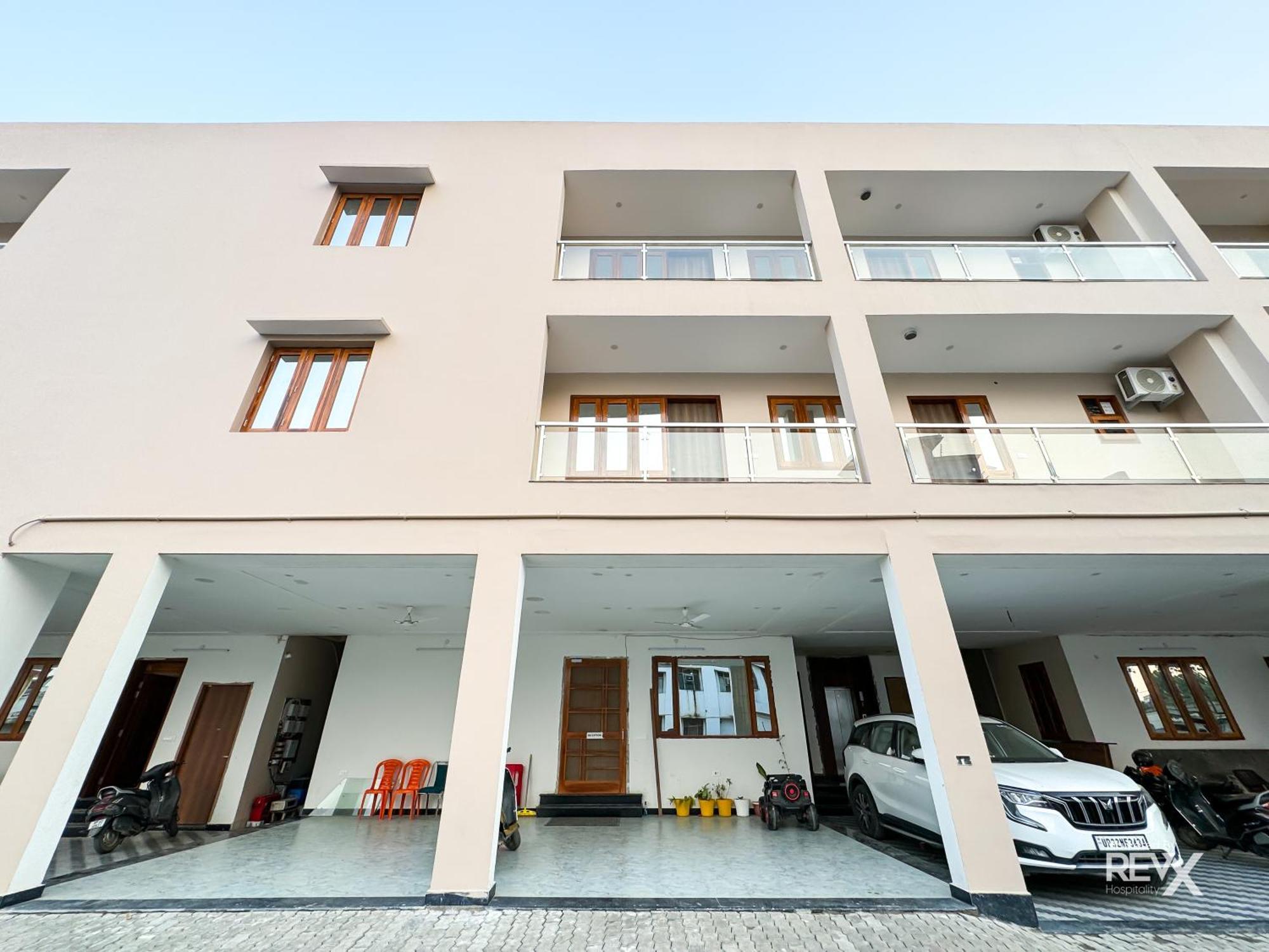Homestay Guru Sadan A Luxe *