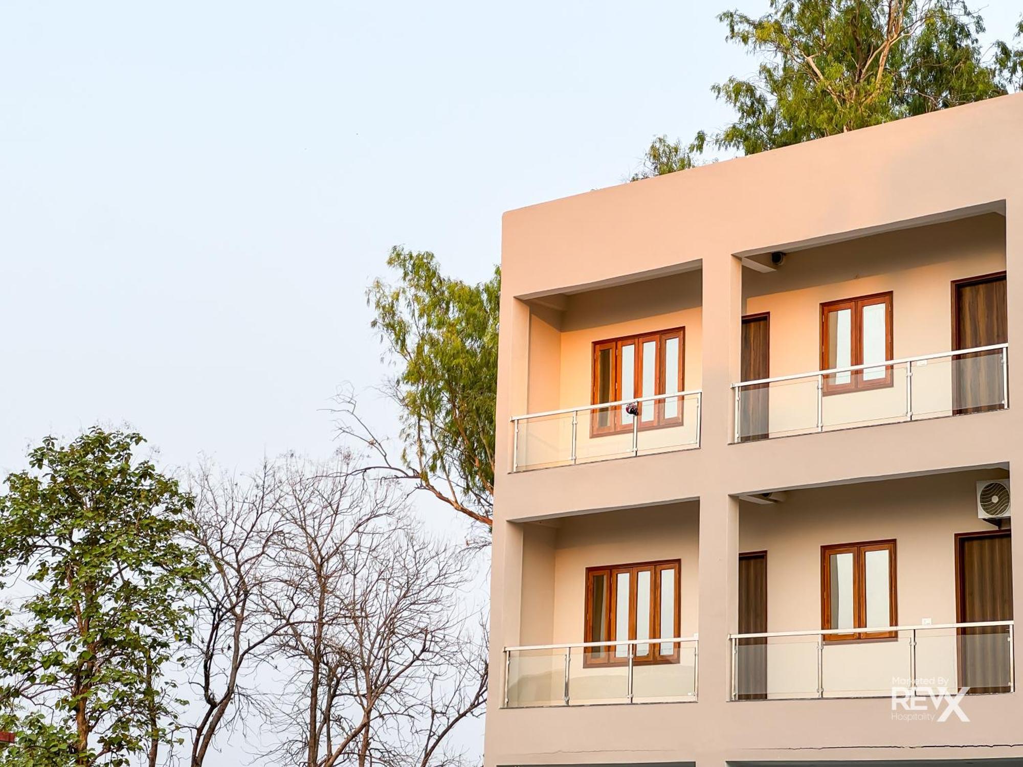 Guru Sadan A Luxe