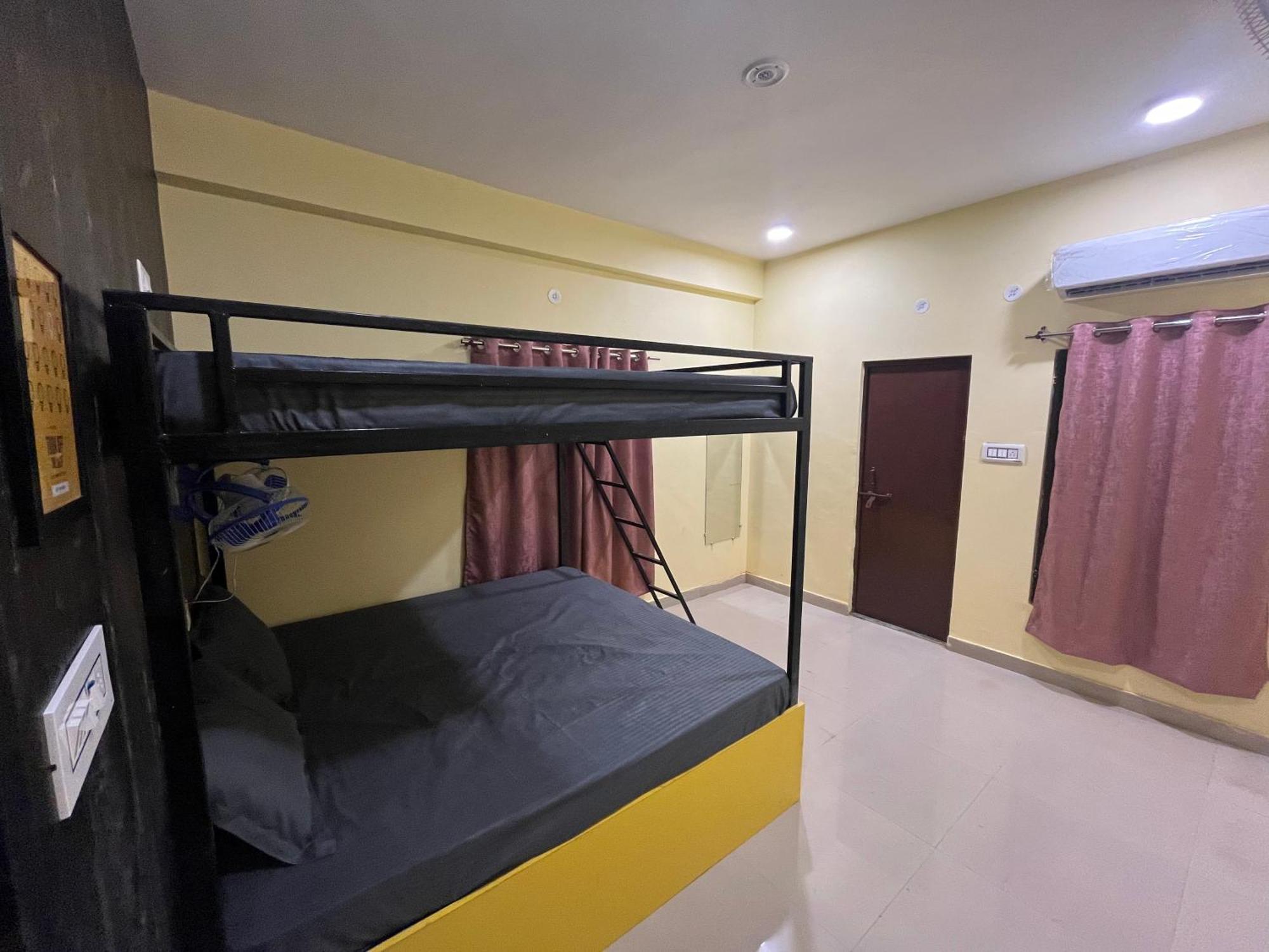 Hashtag Traveller's Hotel 2*